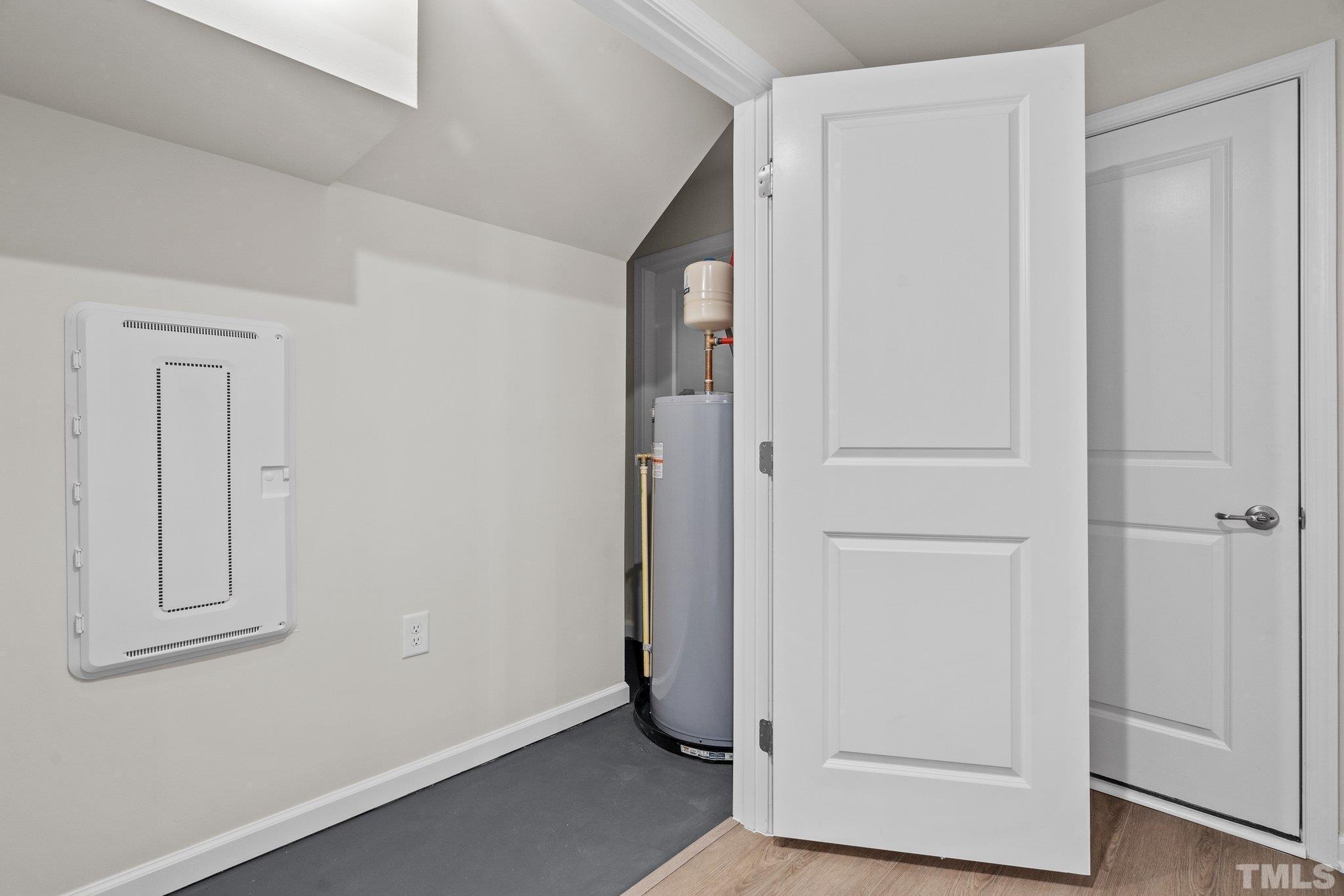 1509 Newpoint Drive Property Photo 18