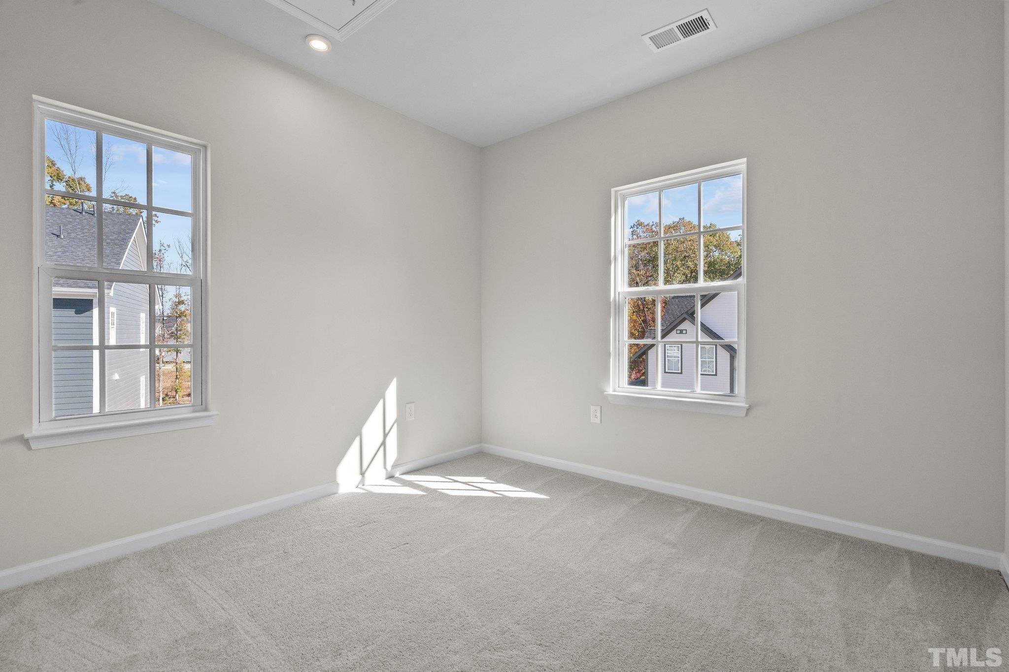 1509 Newpoint Drive Property Photo 27