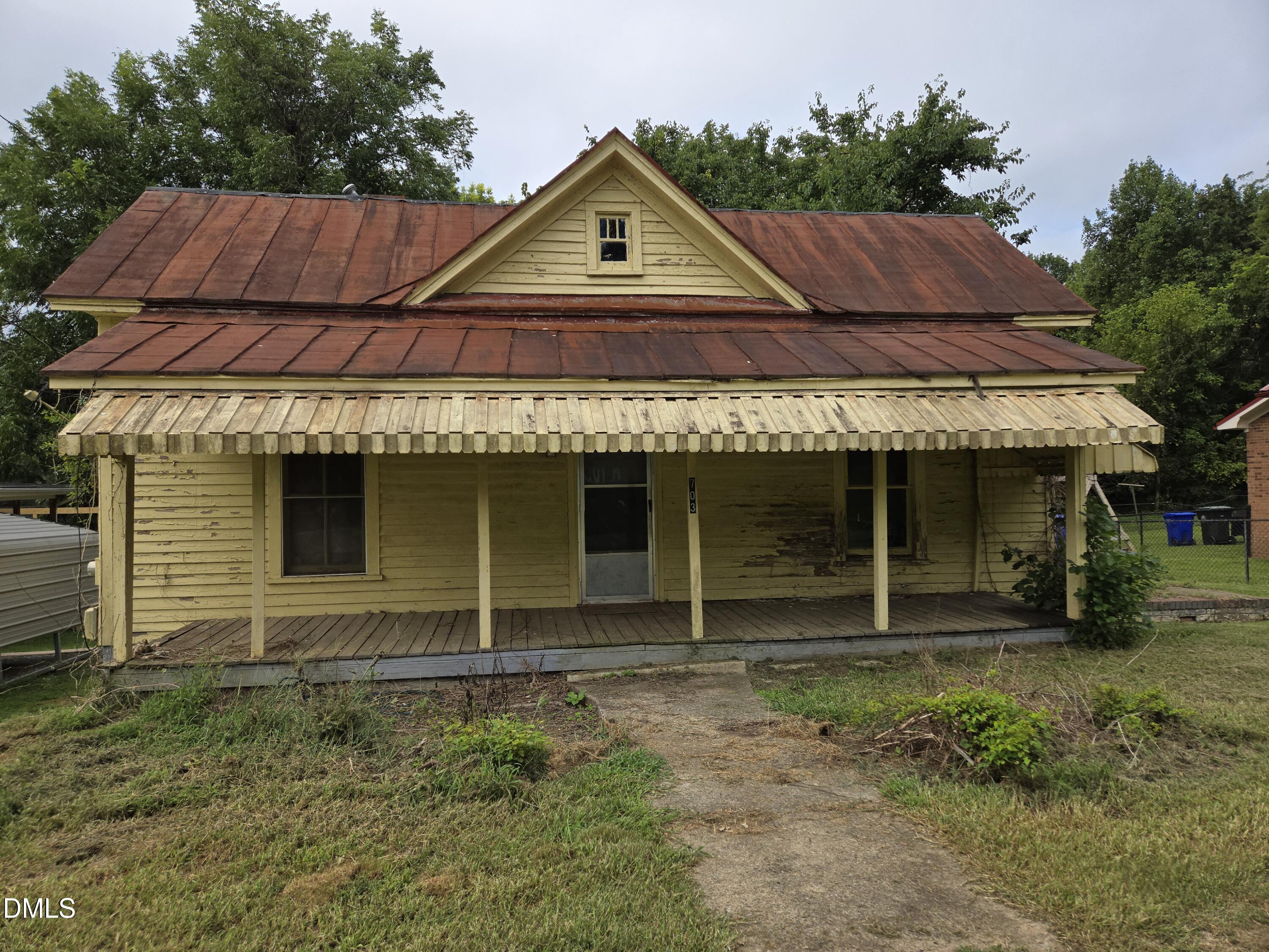 703 Holt Street W Property Photo 1