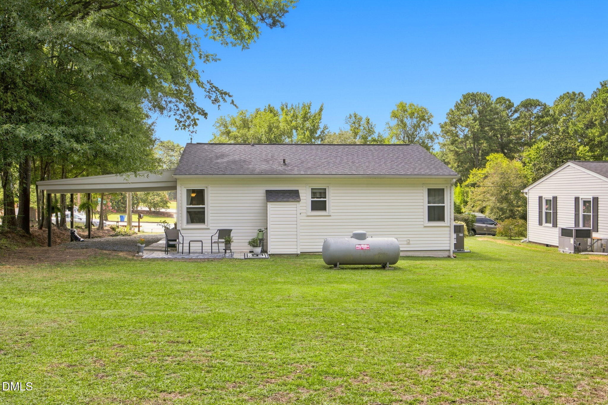 331 E Lillington Street Property Photo 10