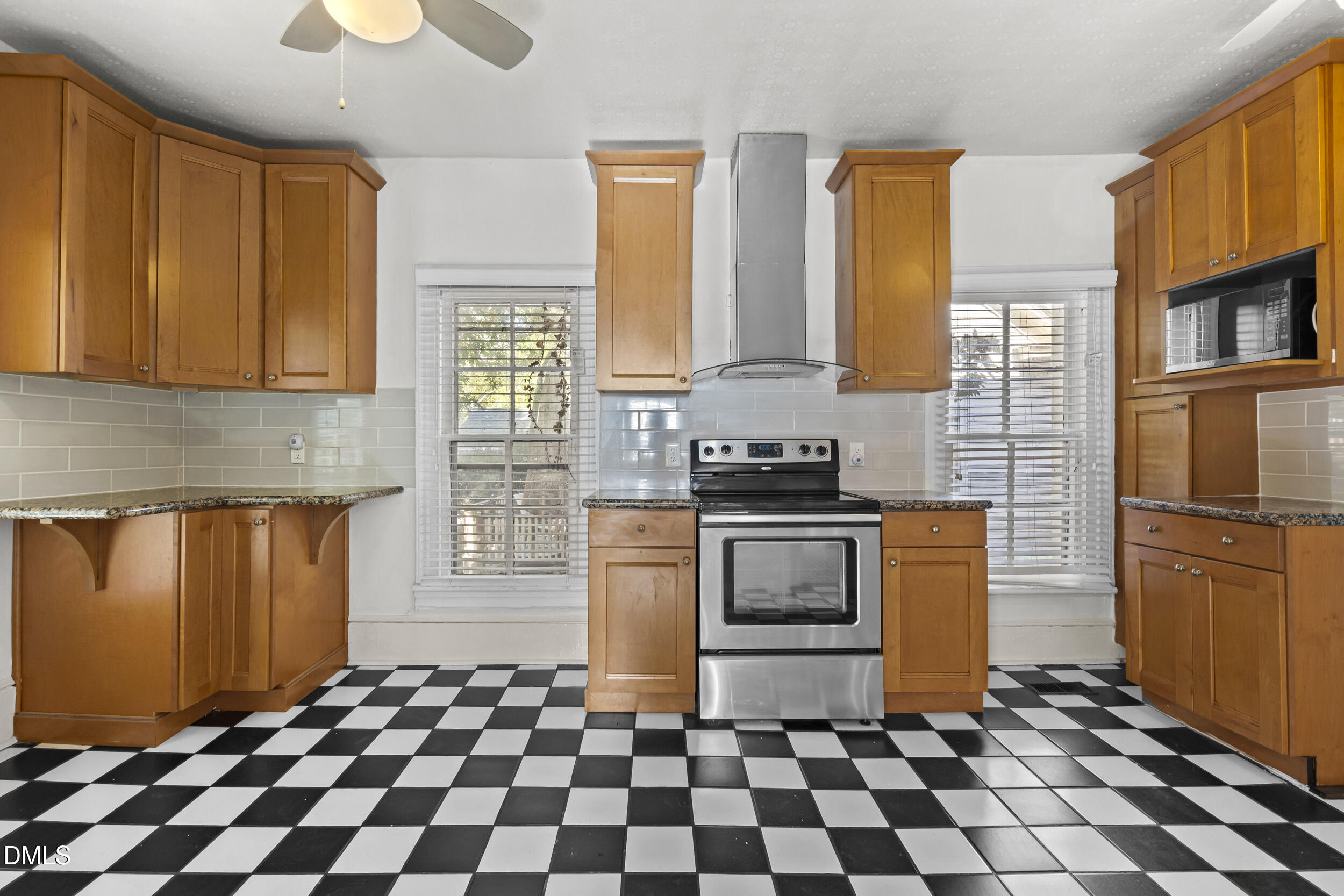527 N East Street Property Photo 17
