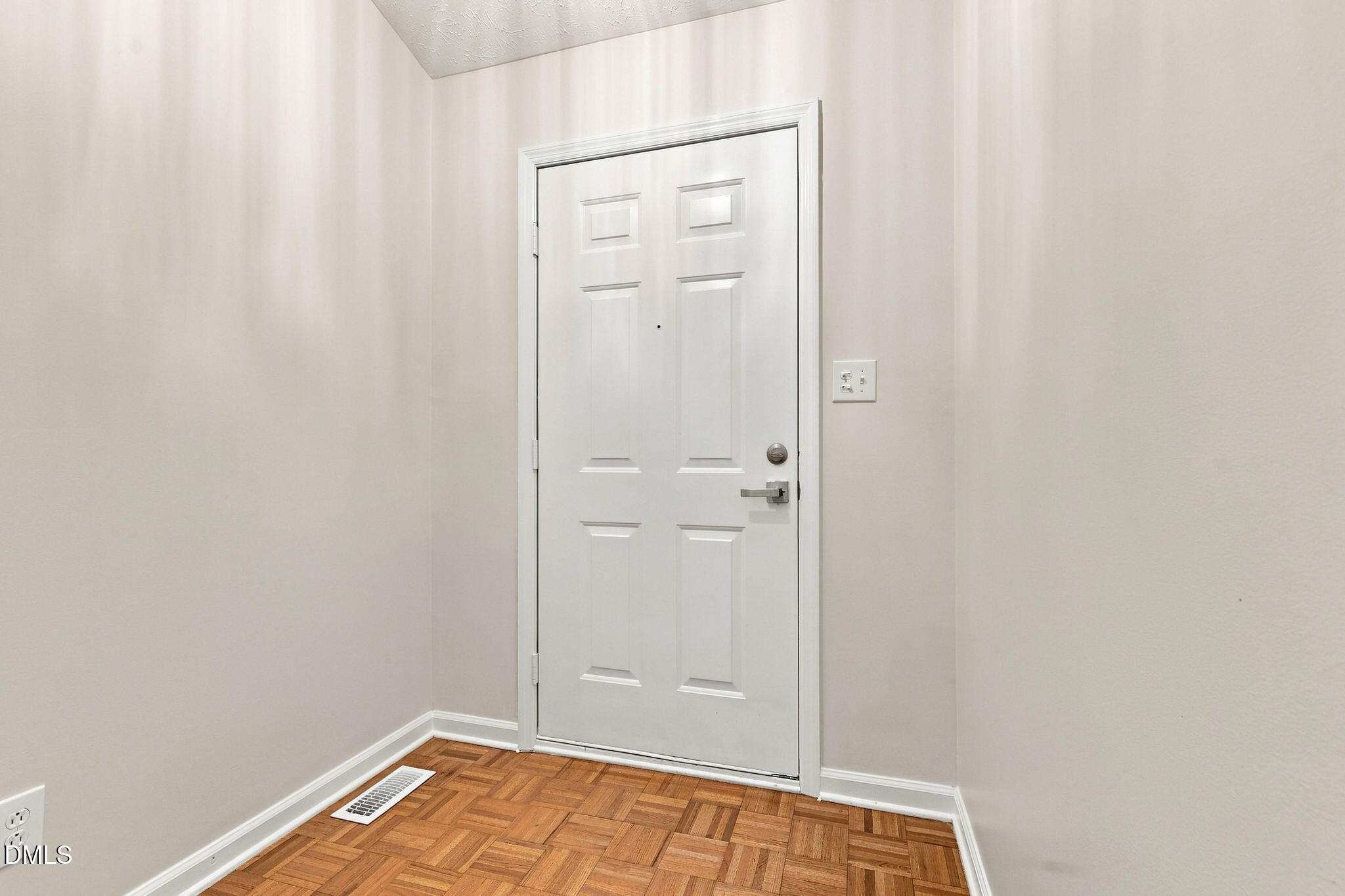 301 Larchmont Road Property Photo 4