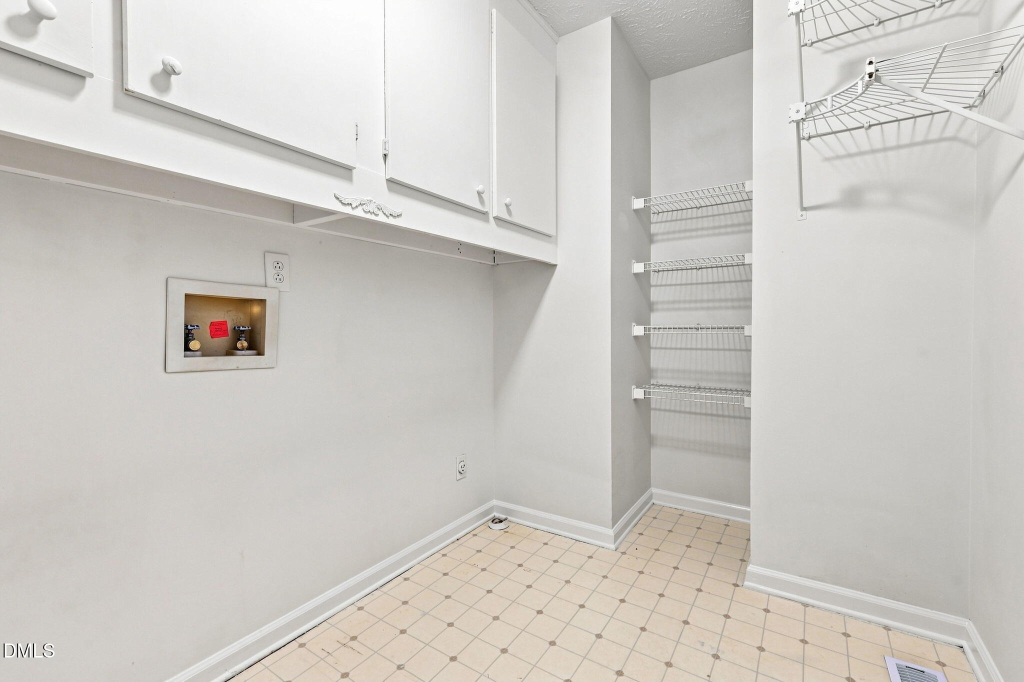301 Larchmont Road Property Photo 6