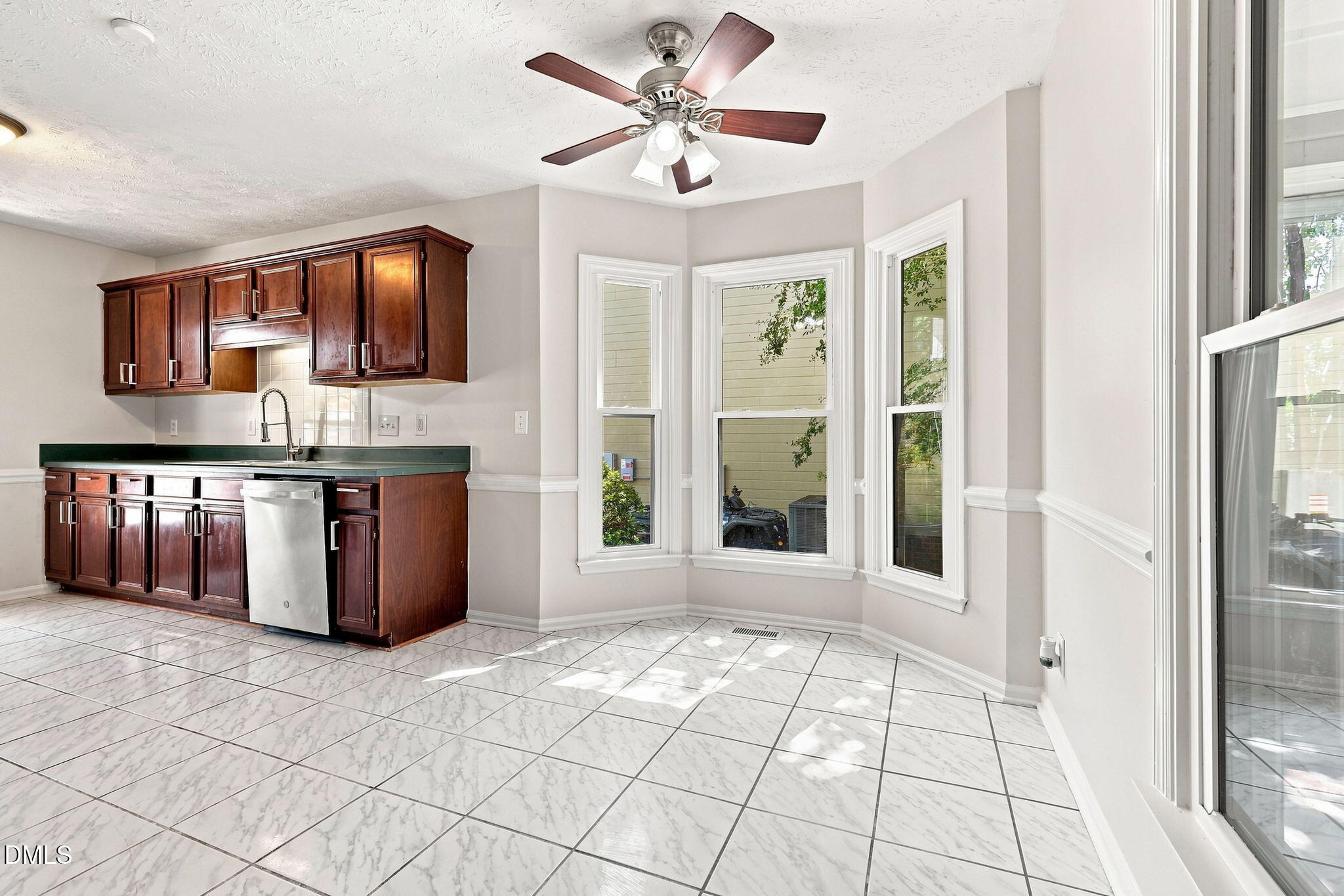 301 Larchmont Road Property Photo 14