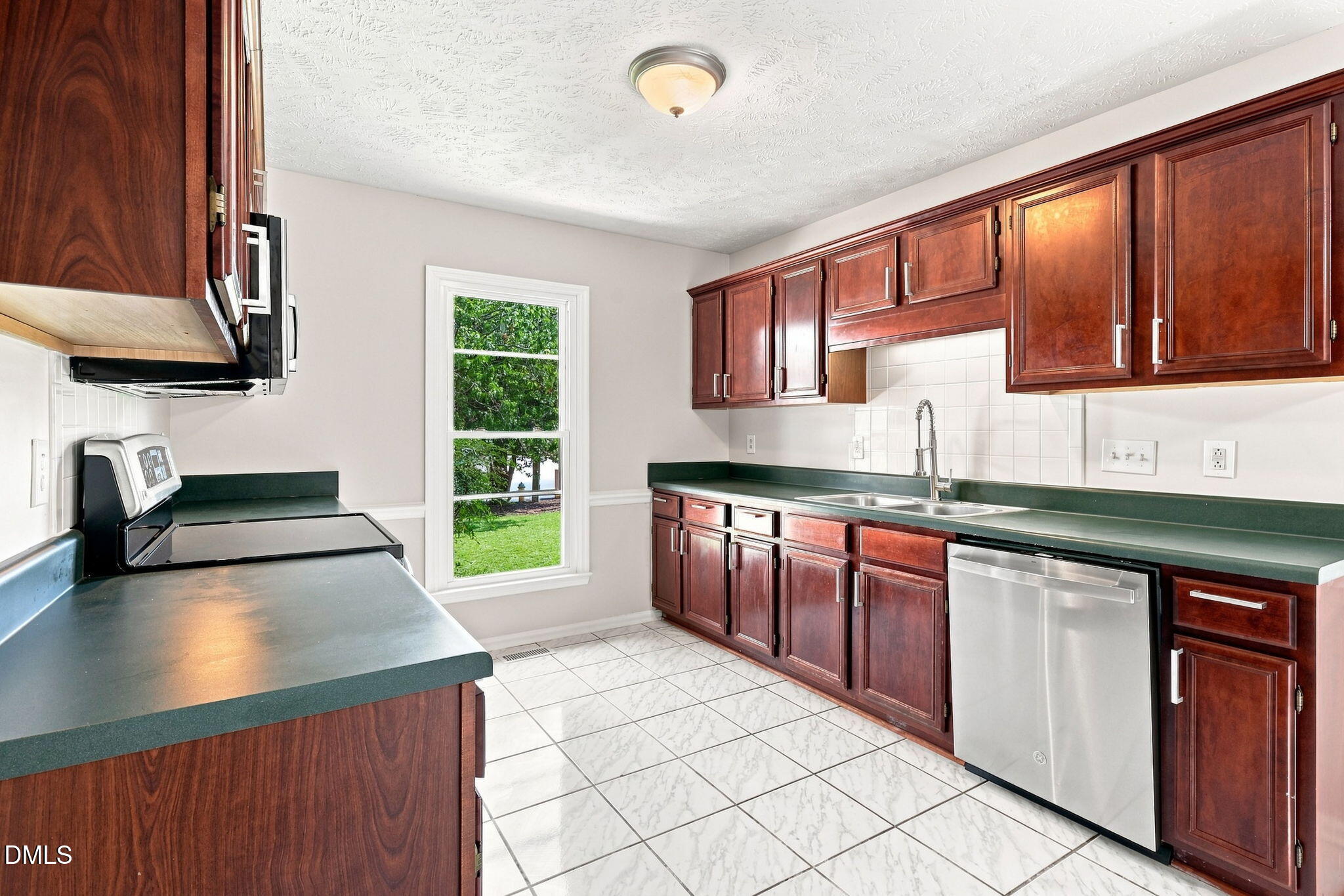 301 Larchmont Road Property Photo 16