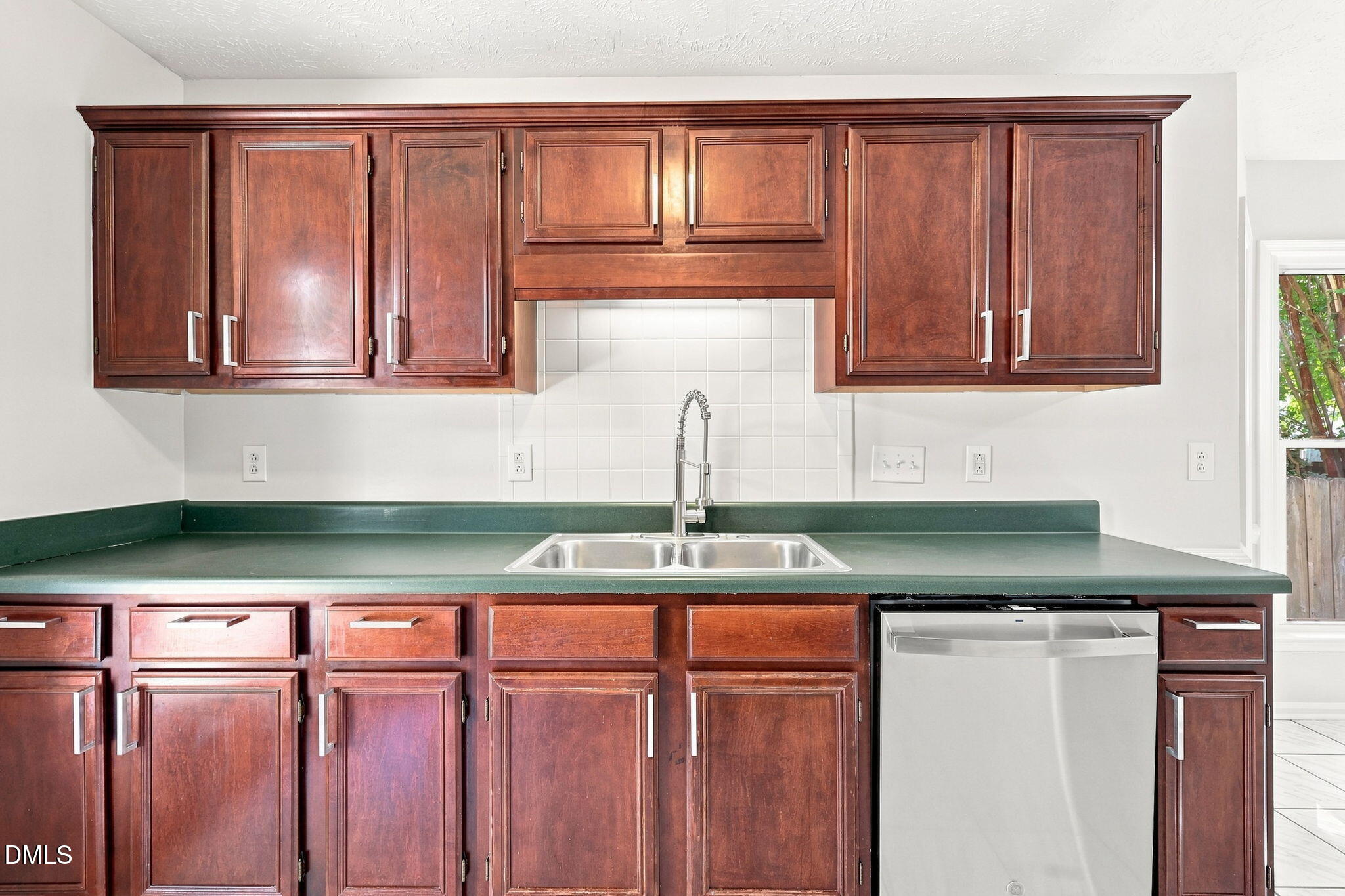 301 Larchmont Road Property Photo 17