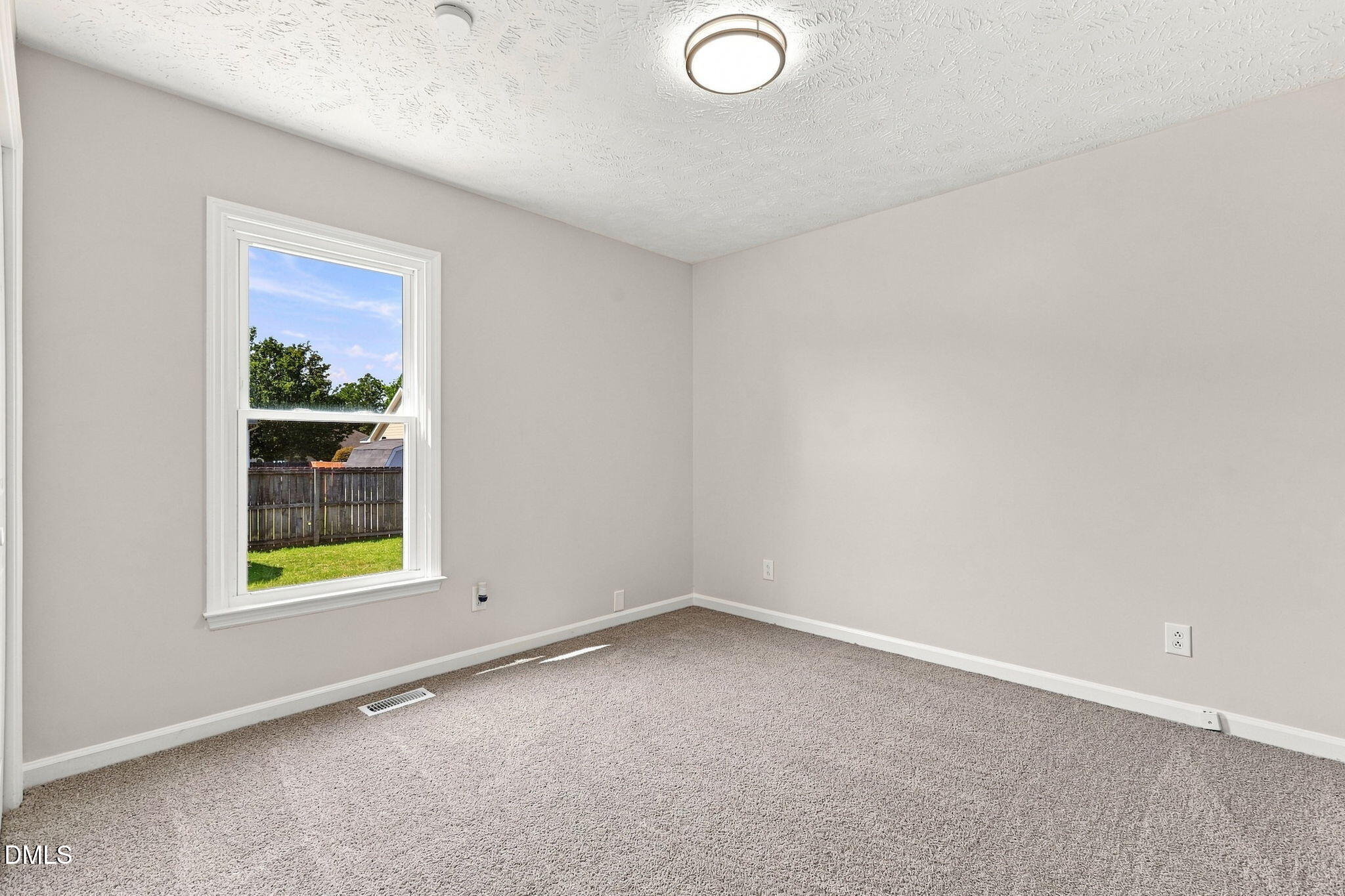301 Larchmont Road Property Photo 28