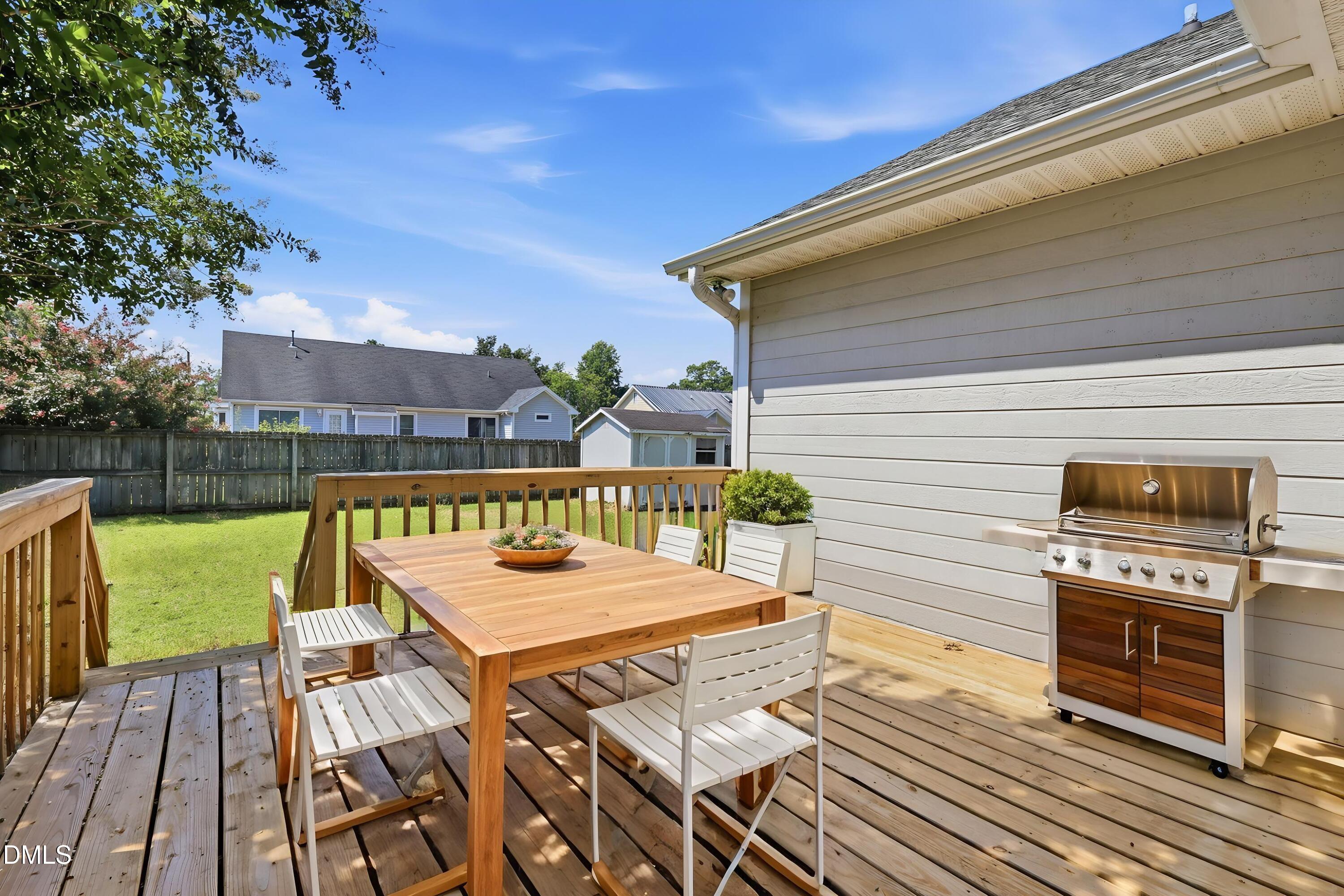 301 Larchmont Road Property Photo 42