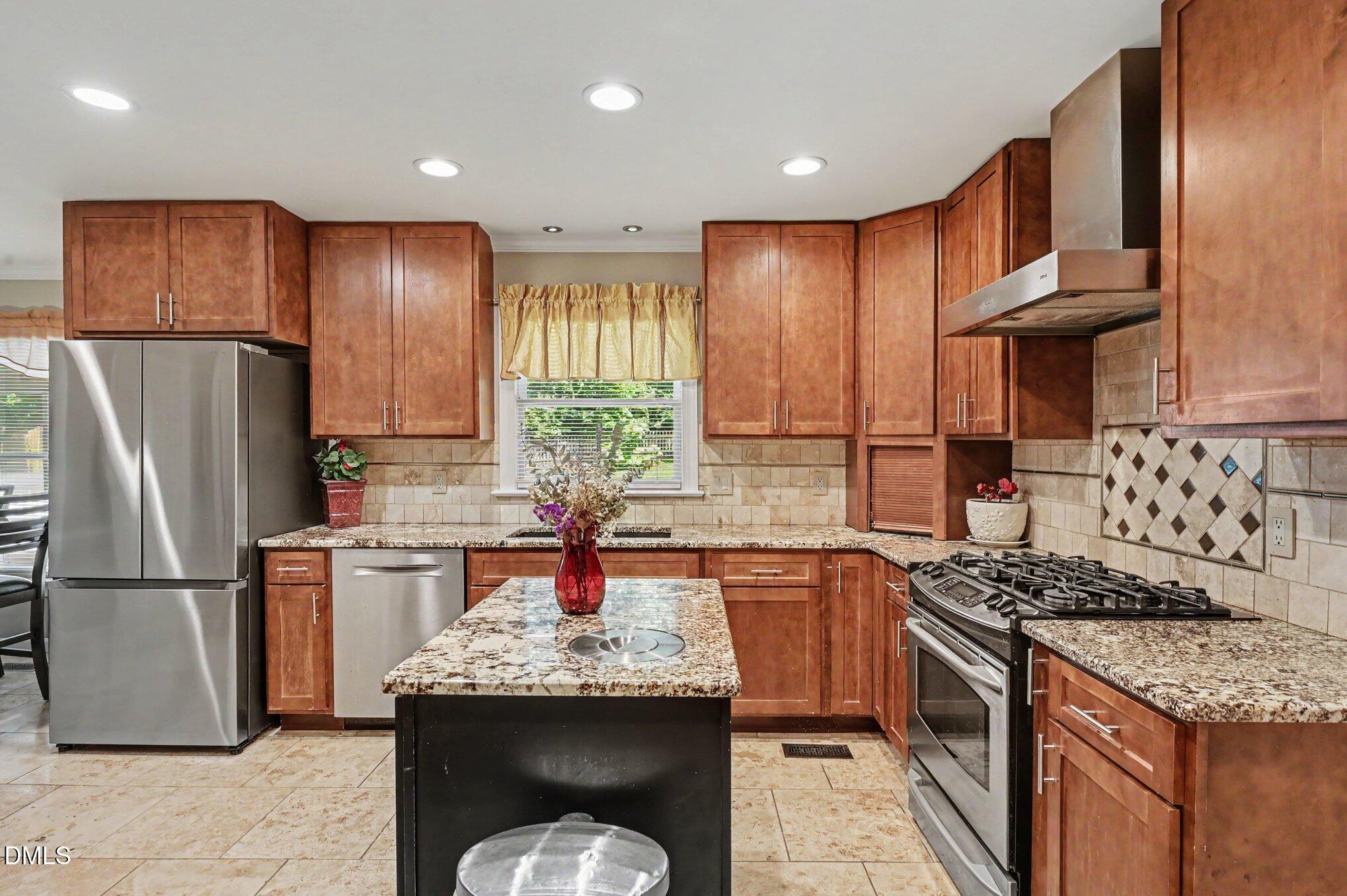 611 Flagstone Way Property Photo 3