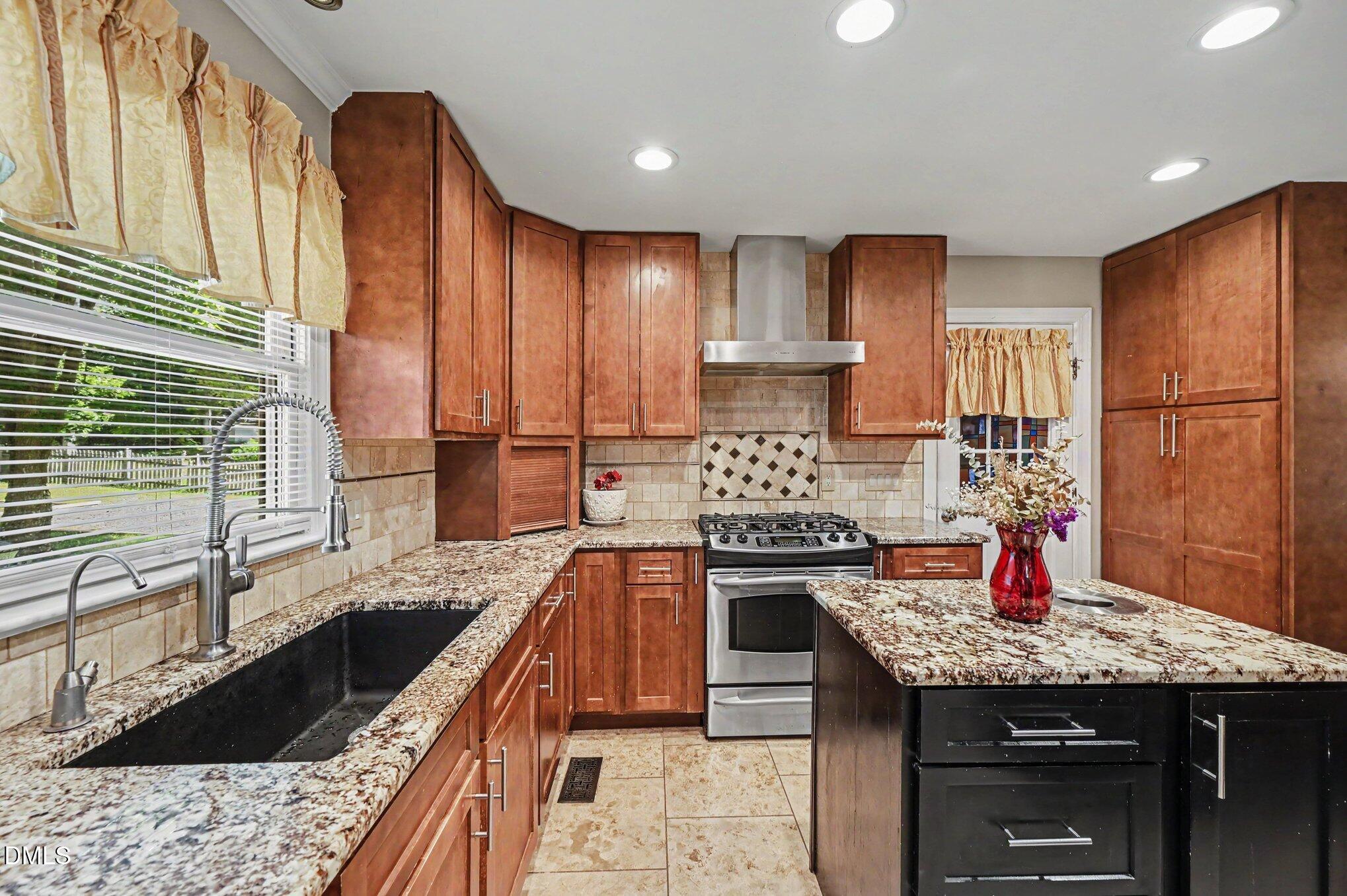 611 Flagstone Way Property Photo 16