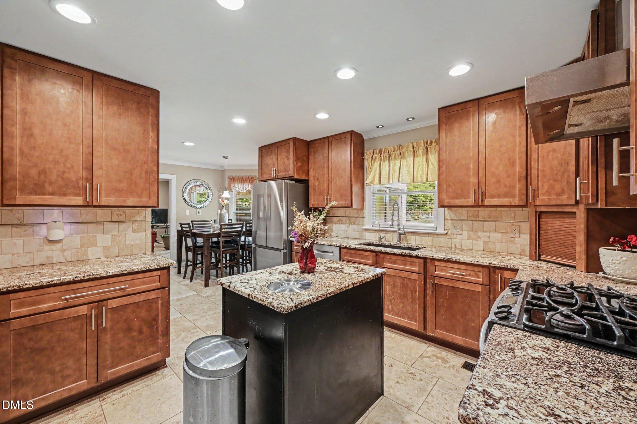611 Flagstone Way Property Photo 17