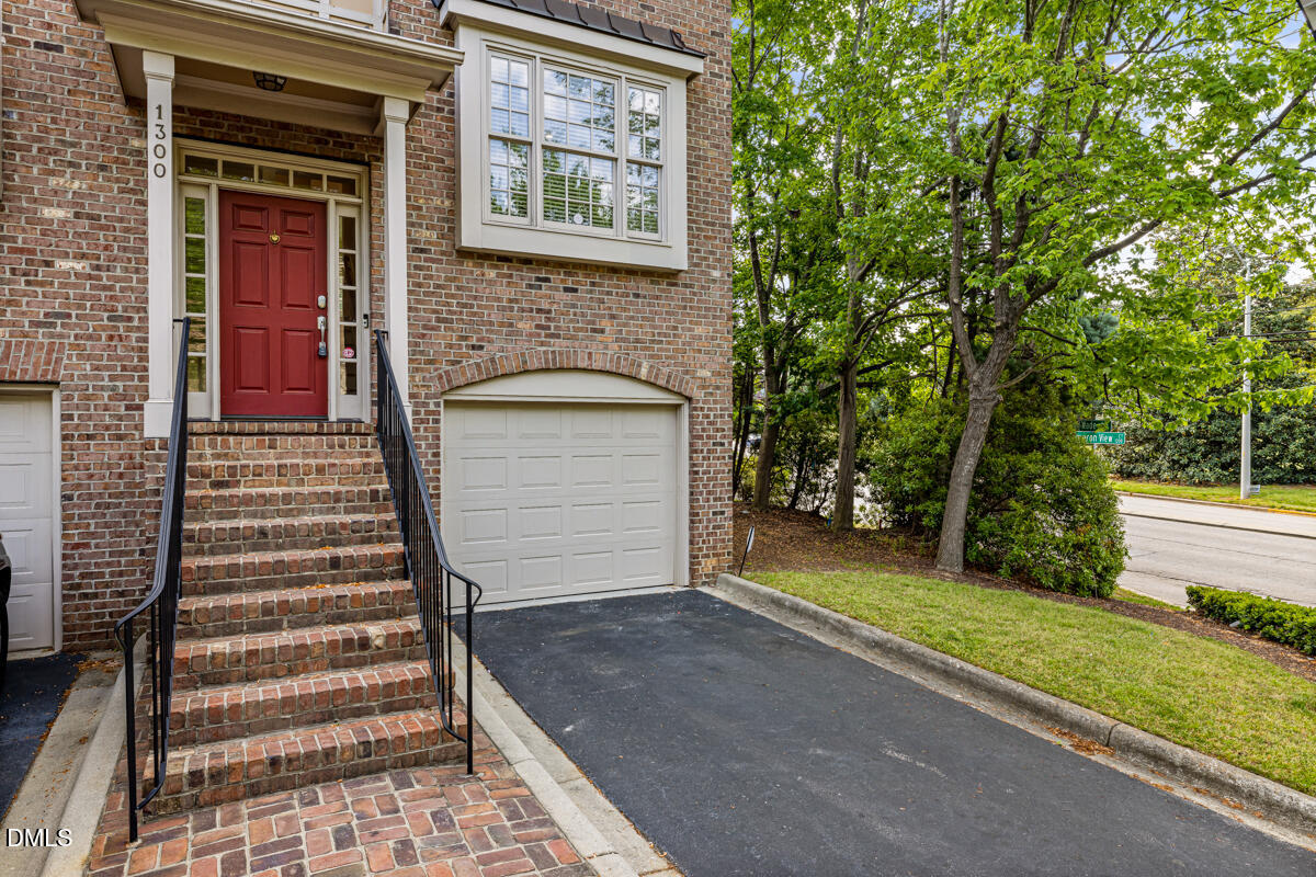 1300 Cameron View Court Property Photo 3