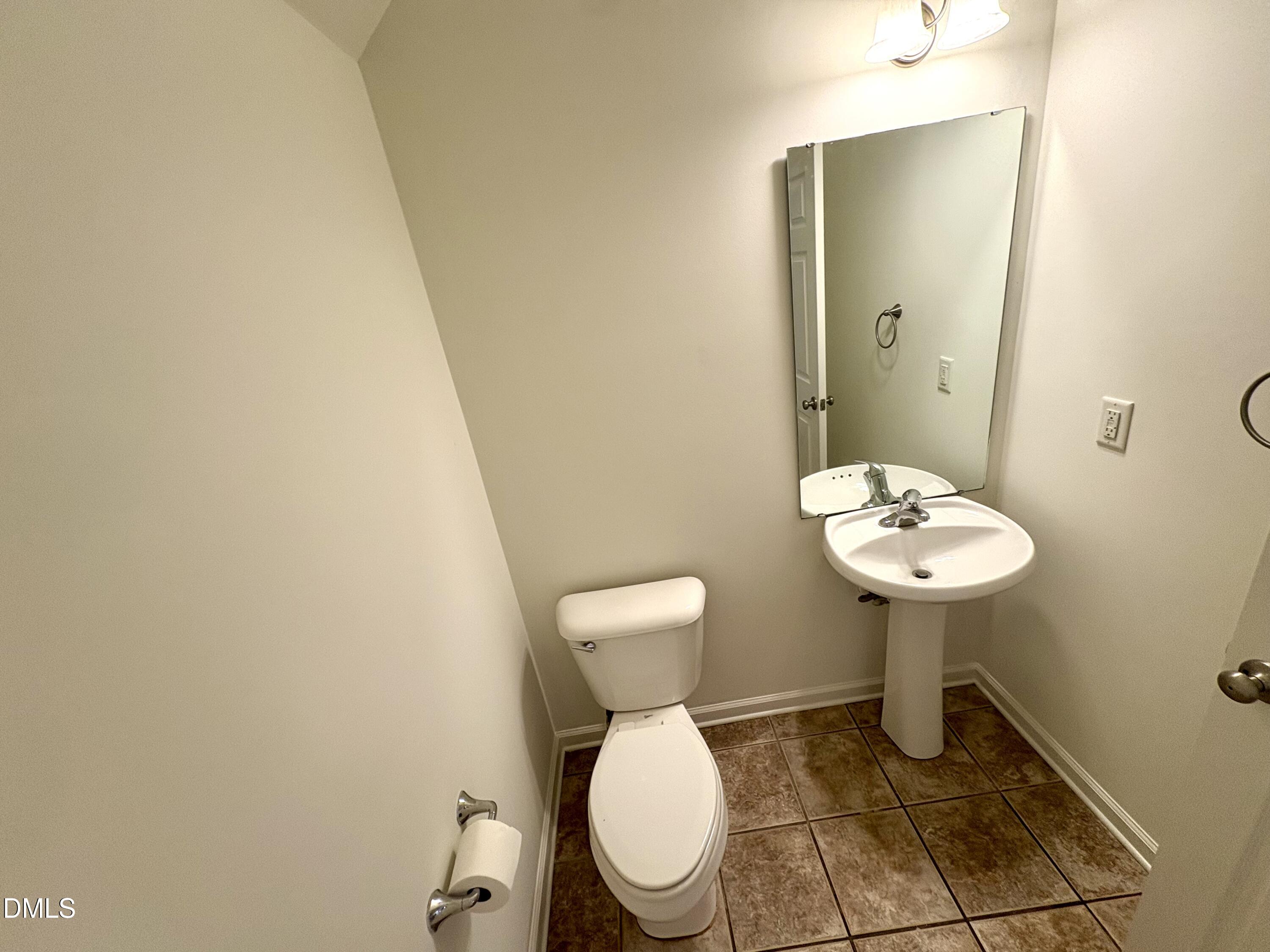 255 Plaza Drive E Property Photo 9