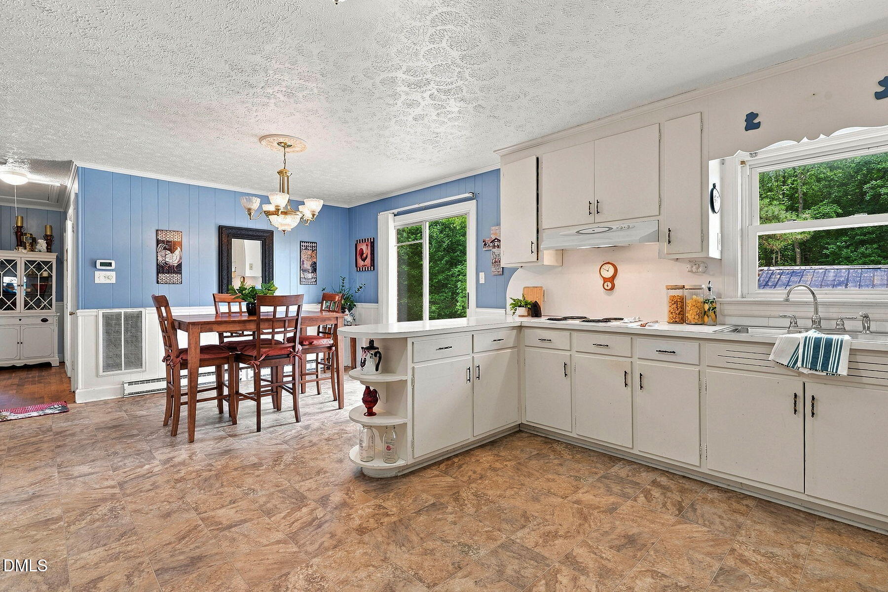 8365 Strickland Road Property Photo 9