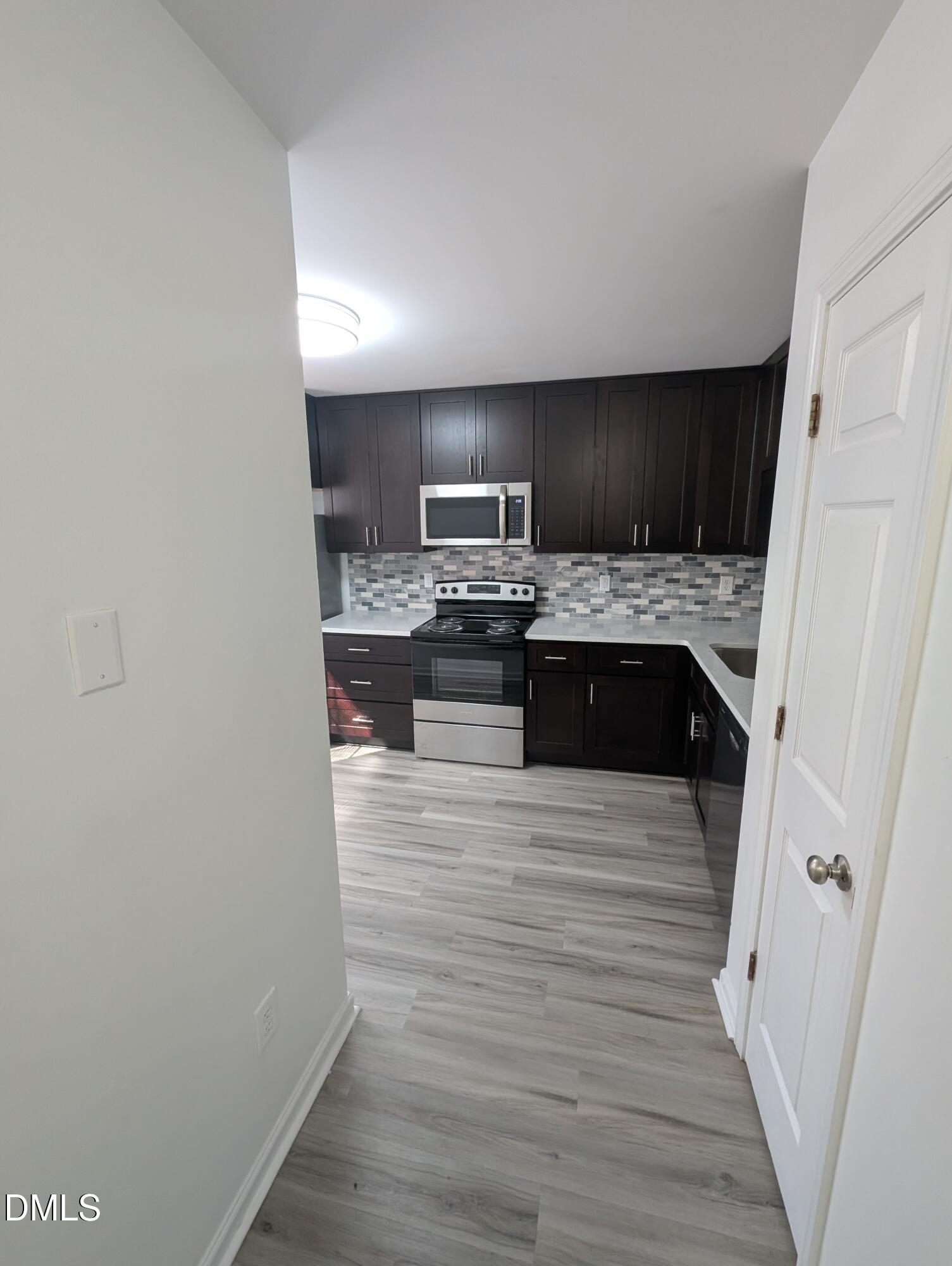1005 Shades Place Property Photo 4