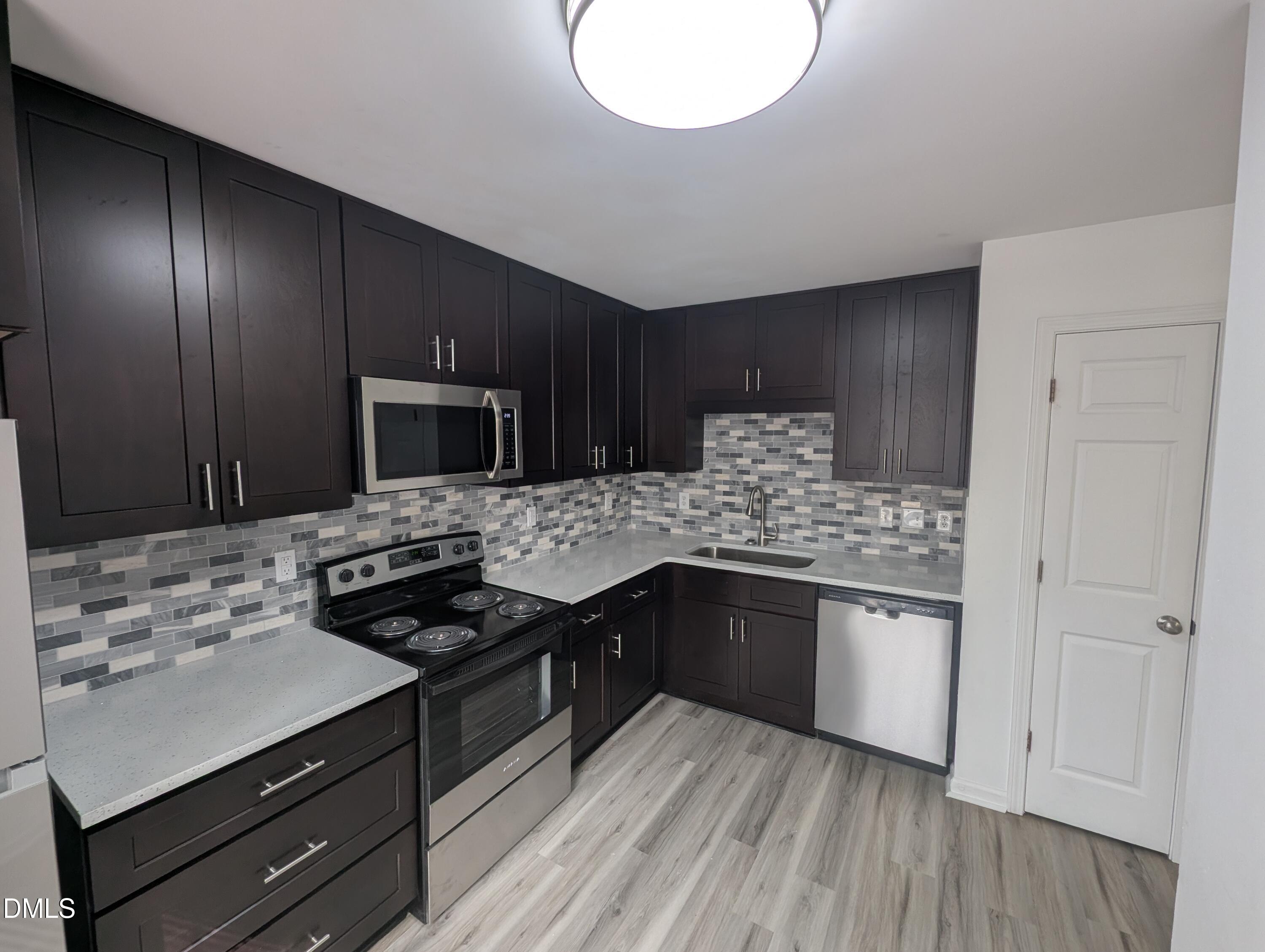 1005 Shades Place Property Photo 6