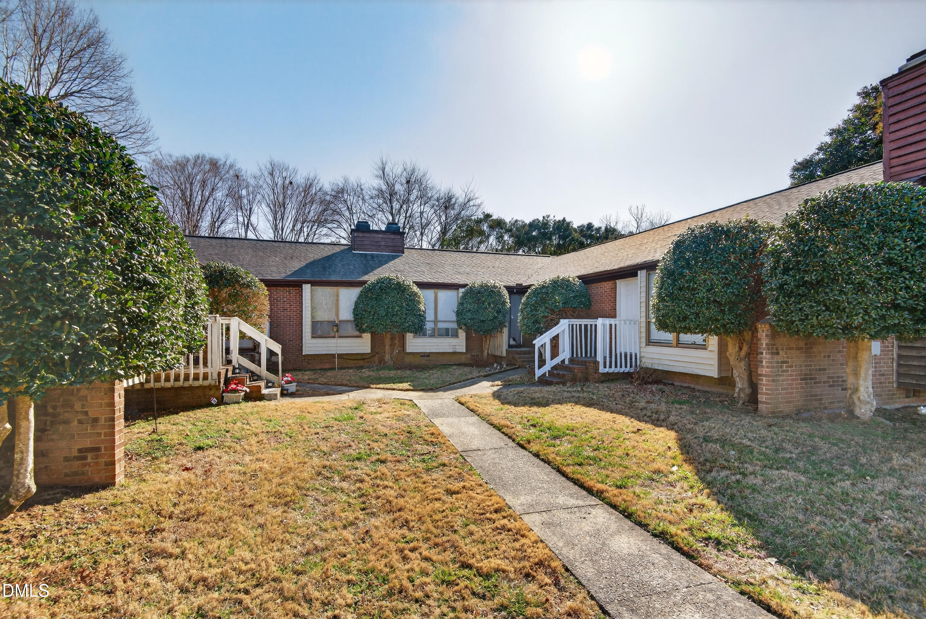 2829 Seclusion Court Property Photo 2