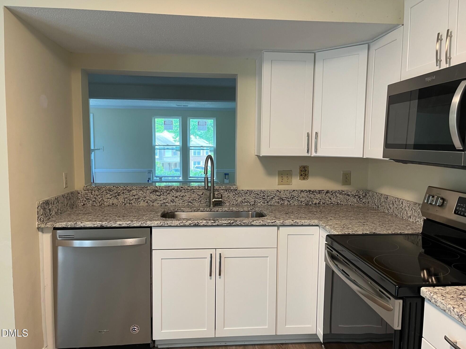 1829 Fox Sterling Drive Property Photo 5