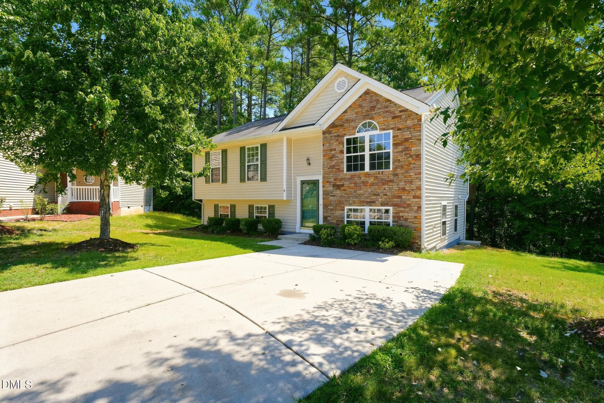 5 Flatford Court Property Photo 1