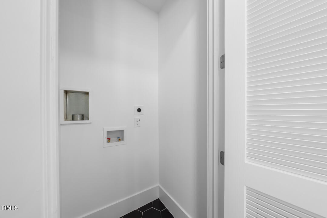 2530 W Wilson Street Property Photo 21