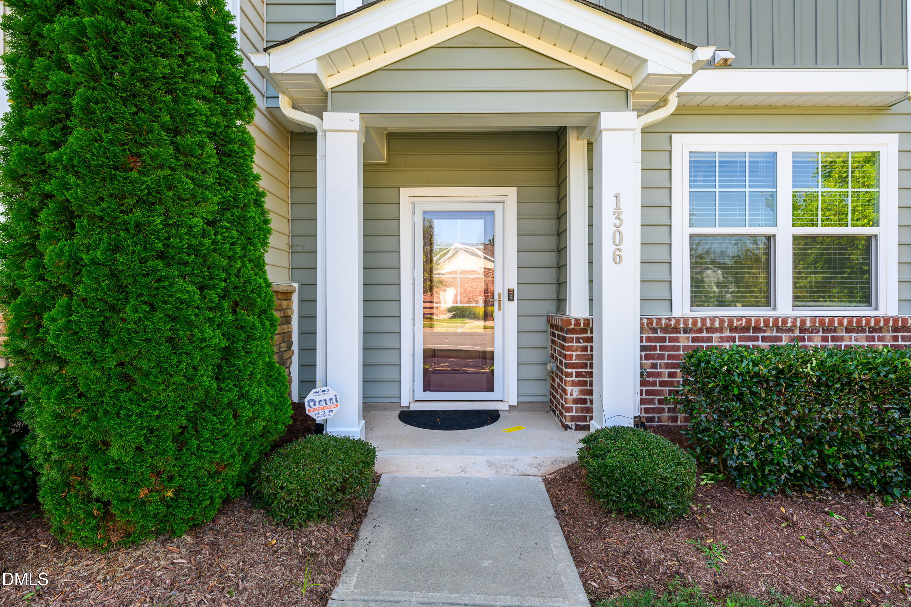 1306 Farm Pond Trail Property Photo 2