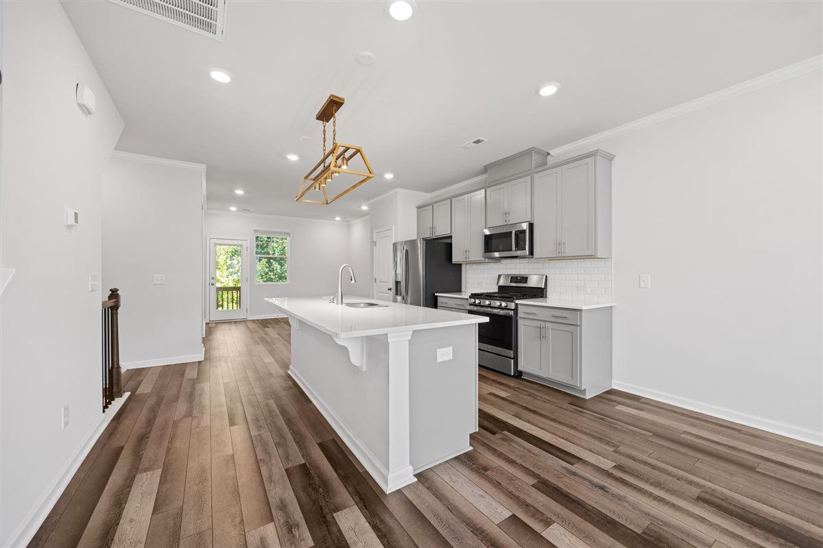 2512 Laurel Valley Way Property Photo 4