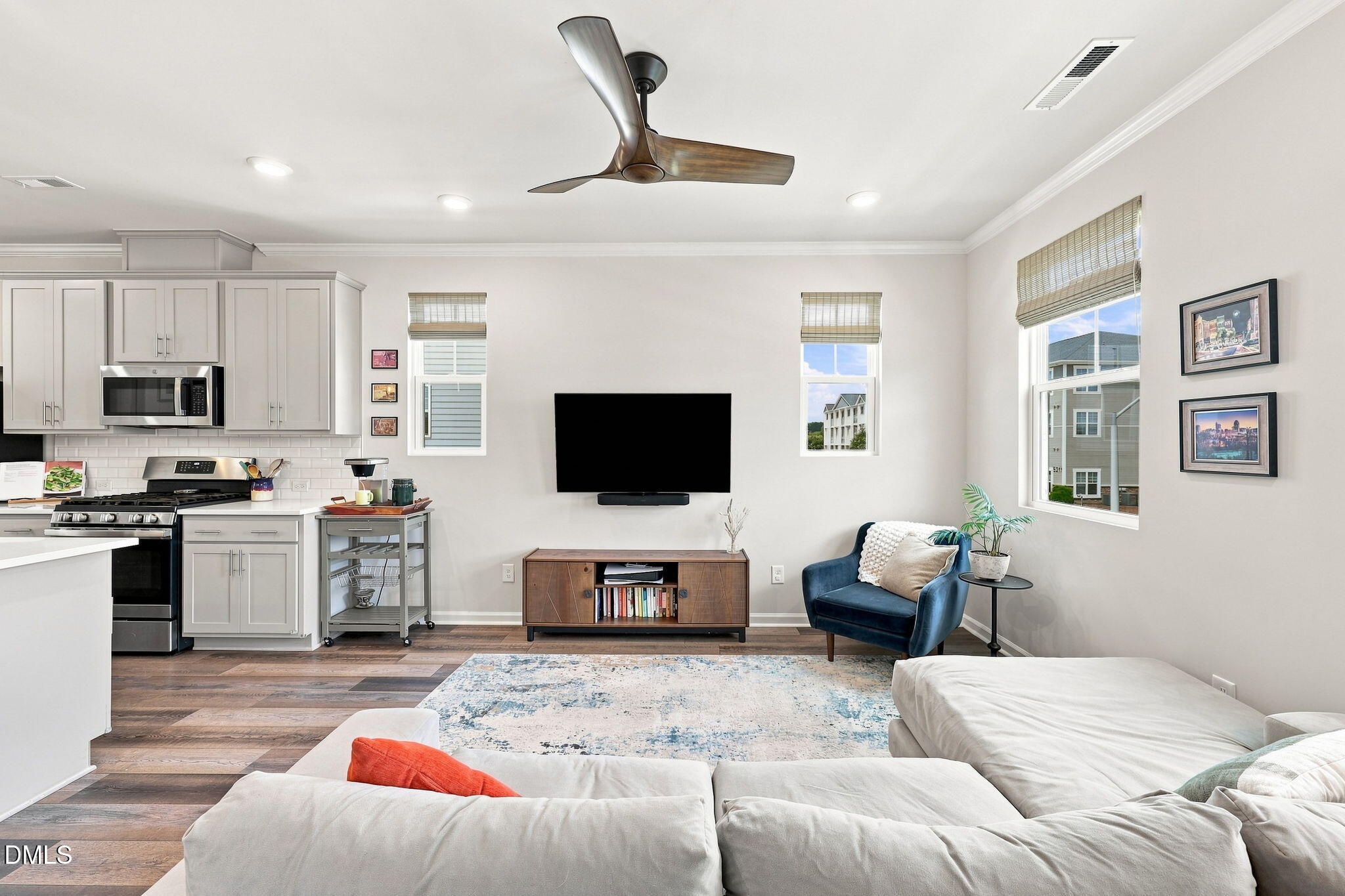 5234 Beardall Street Property Photo 13