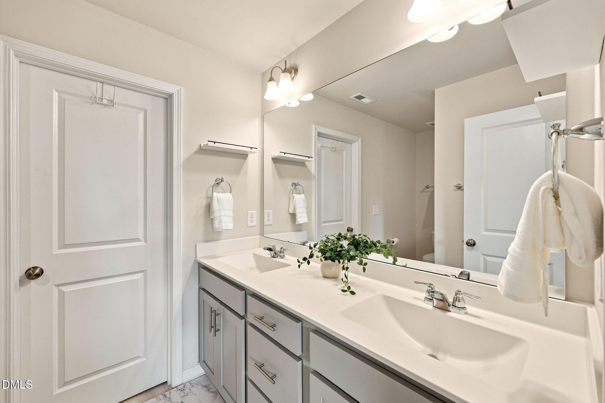 5234 Beardall Street Property Photo 18