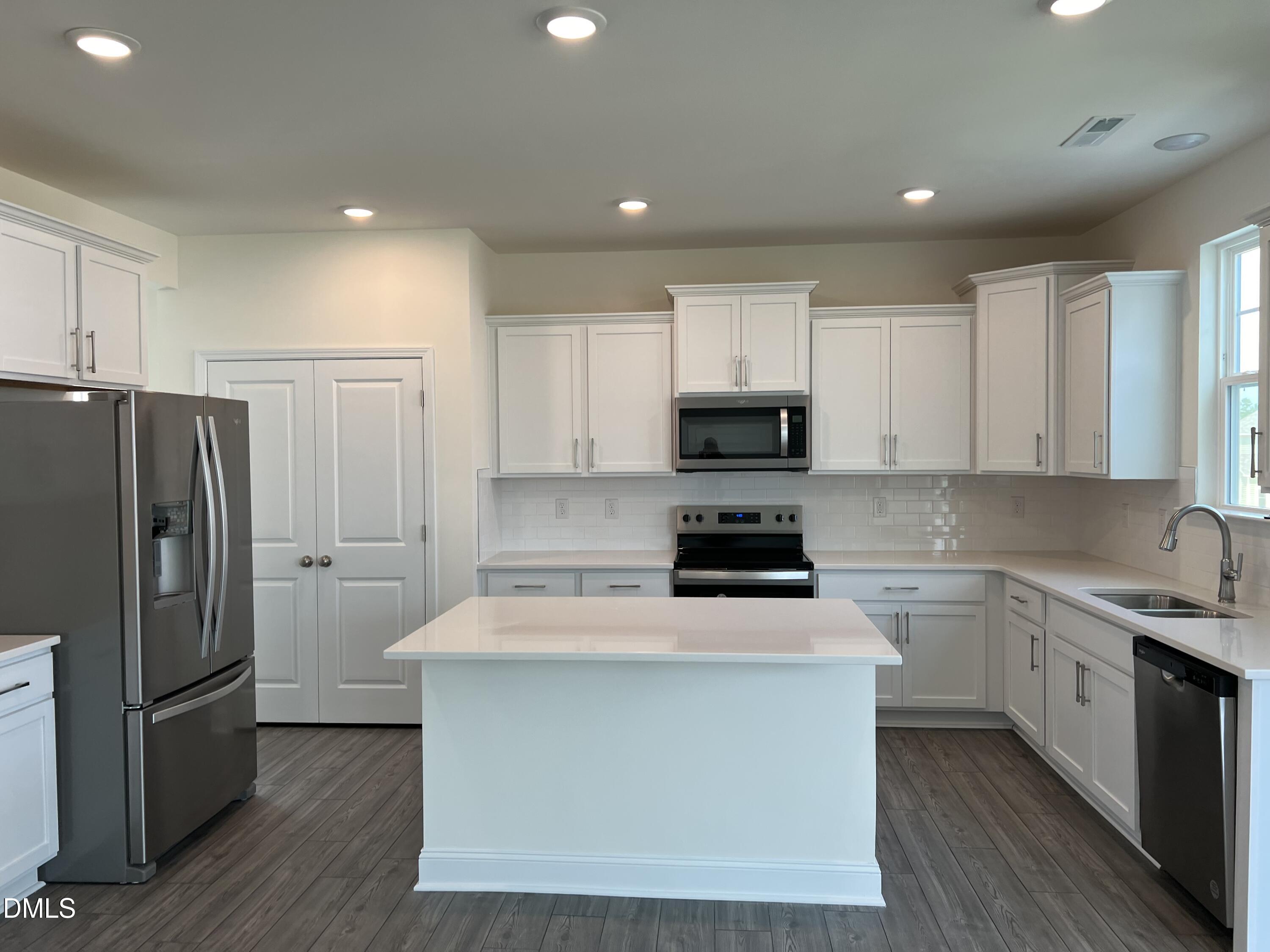 917 Channel Drop Loop Property Photo 3