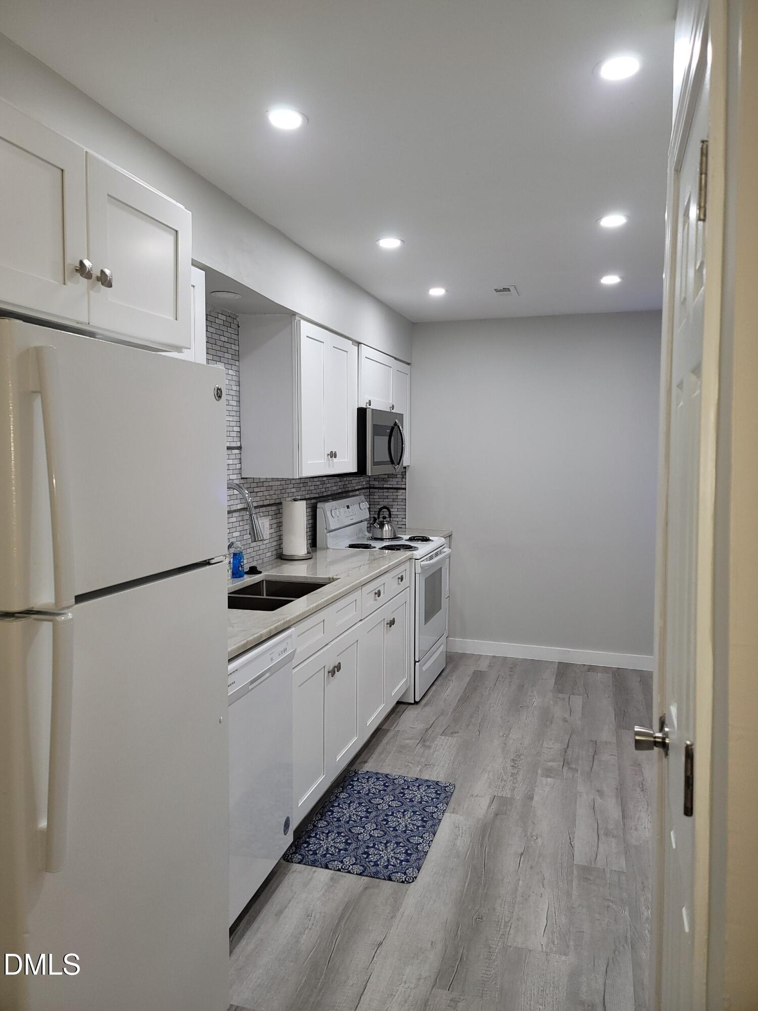 1295 Schaub Drive C Property Photo 6