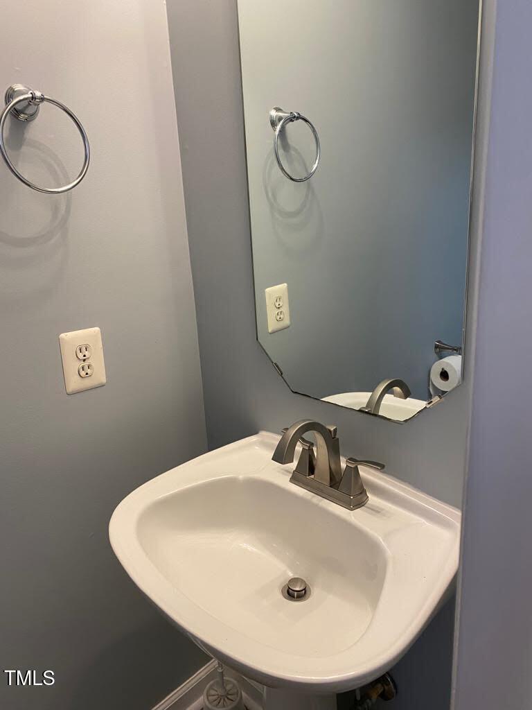 105 Climbing Ivy Court Property Photo 6