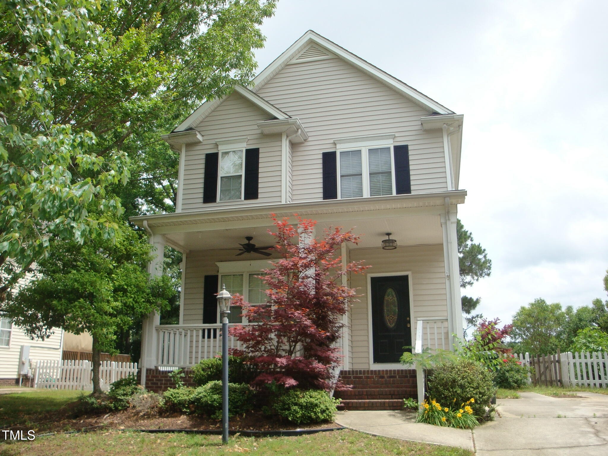 513 E Maple Avenue Property Photo 1