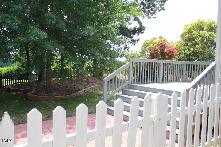 513 E Maple Avenue Property Photo 2