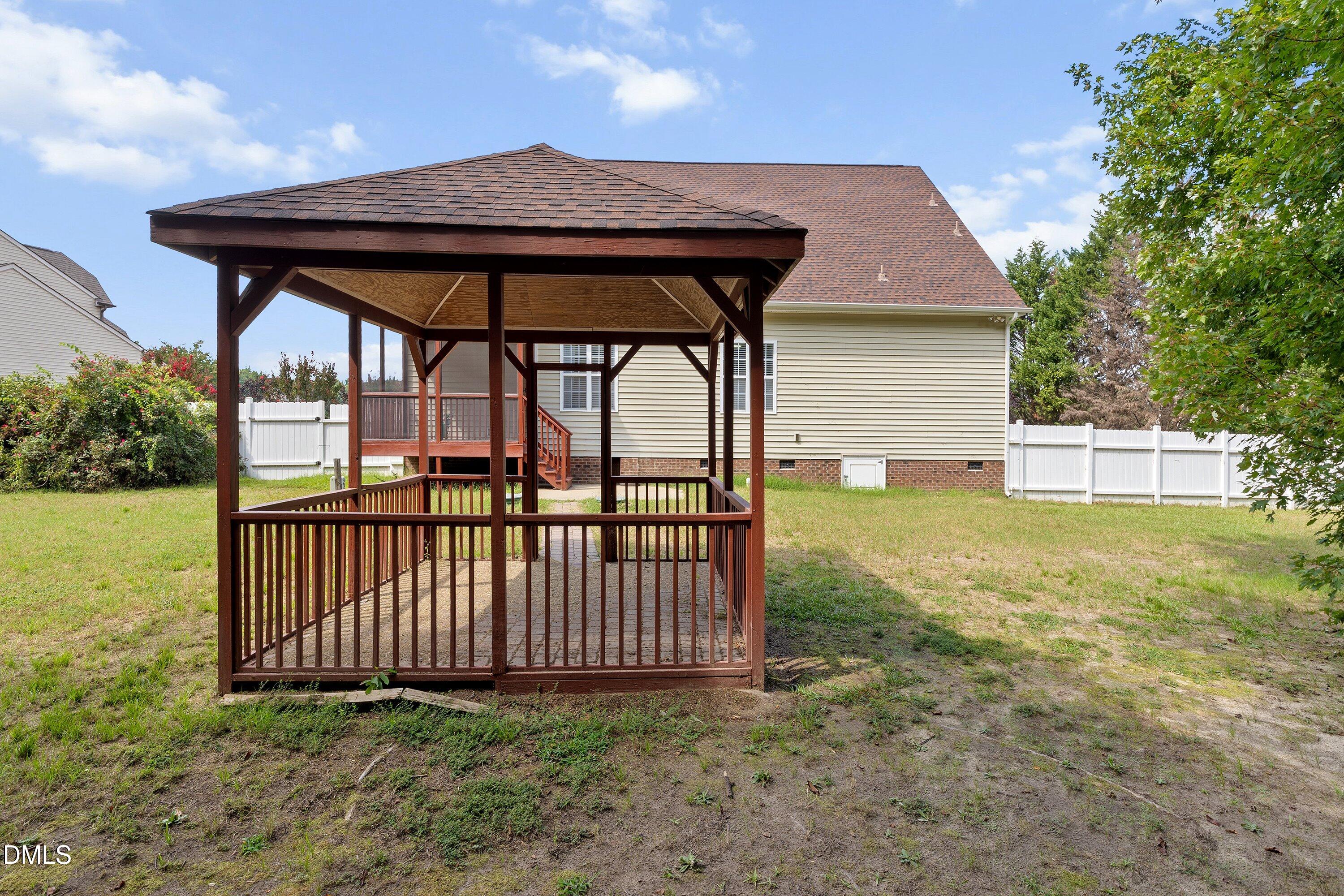 541 Spruce Meadows Lane Property Photo 32