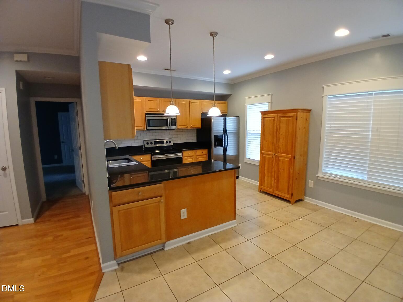 2215 University Drive Property Photo 5