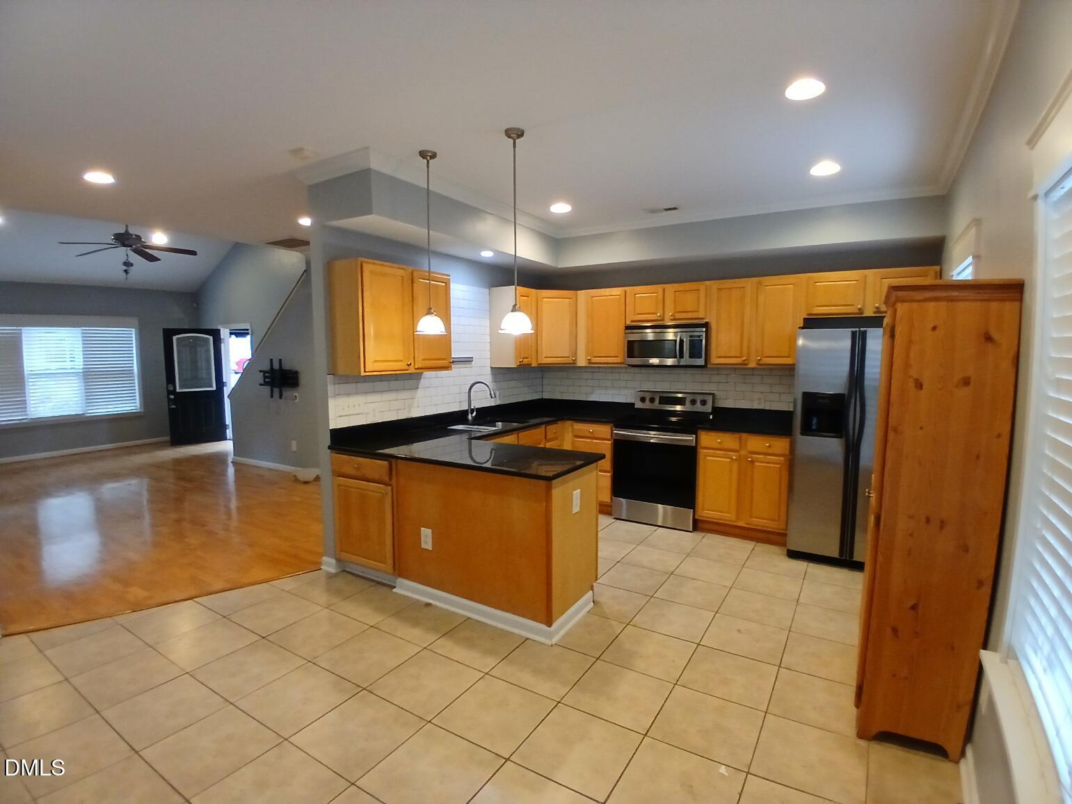 2215 University Drive Property Photo 6