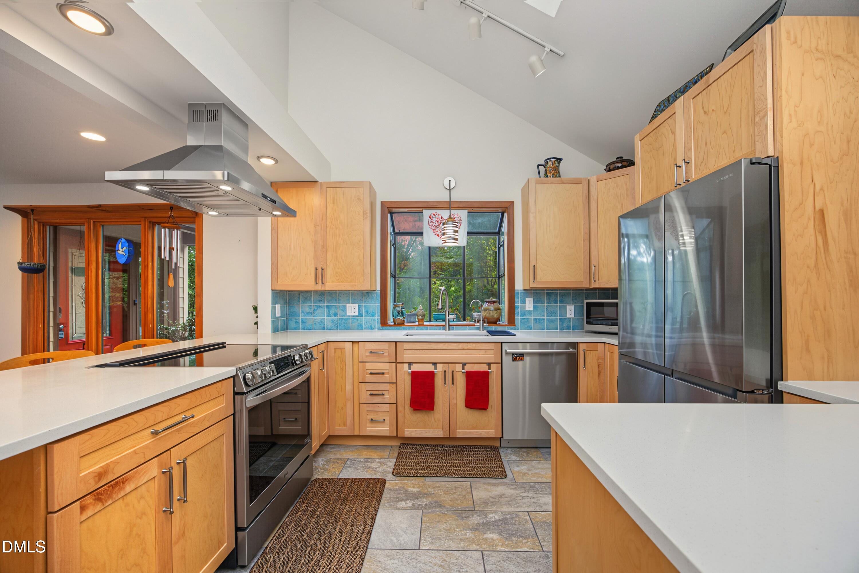 10 Ellen Place Property Photo 14