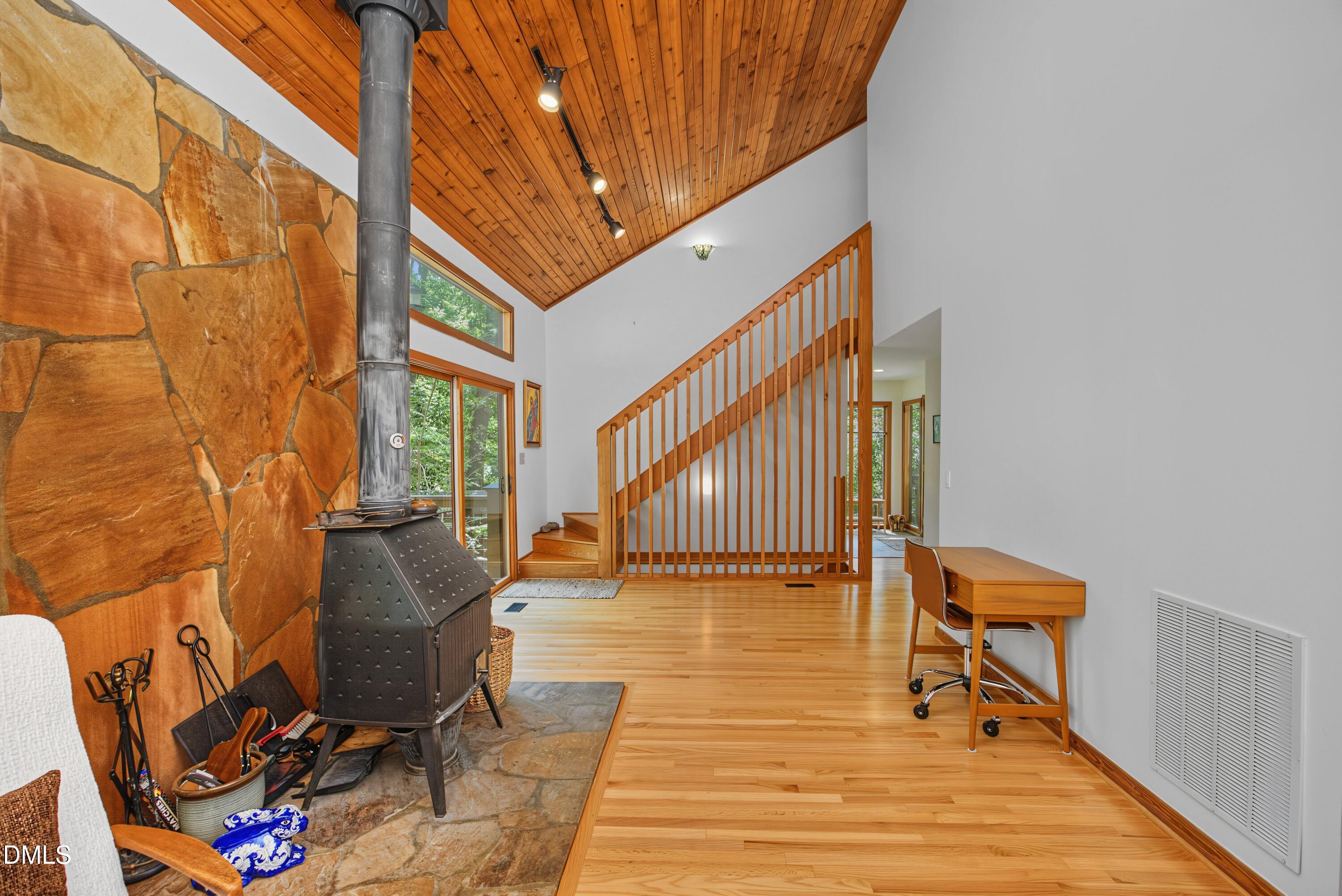 10 Ellen Place Property Photo 15