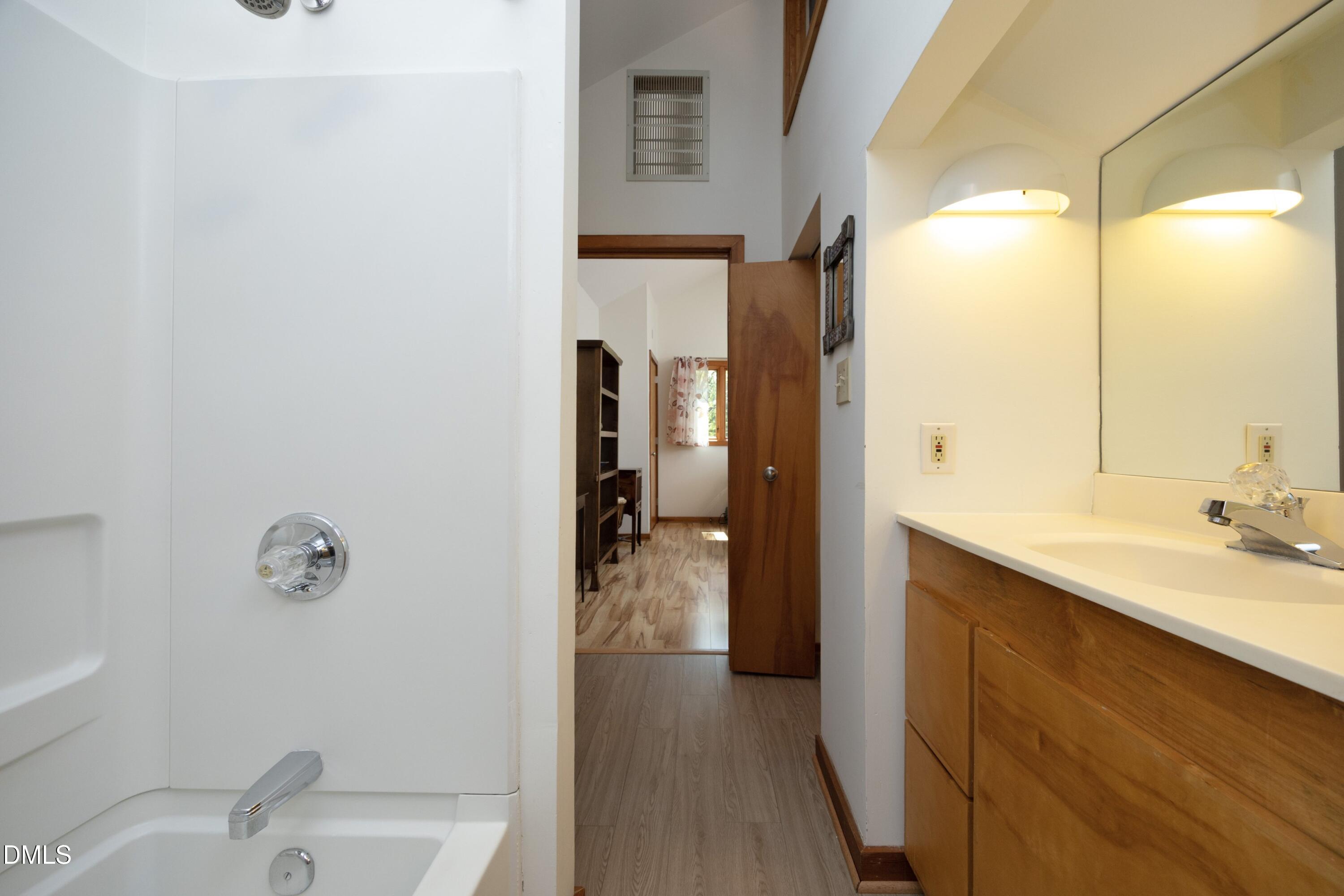 10 Ellen Place Property Photo 24