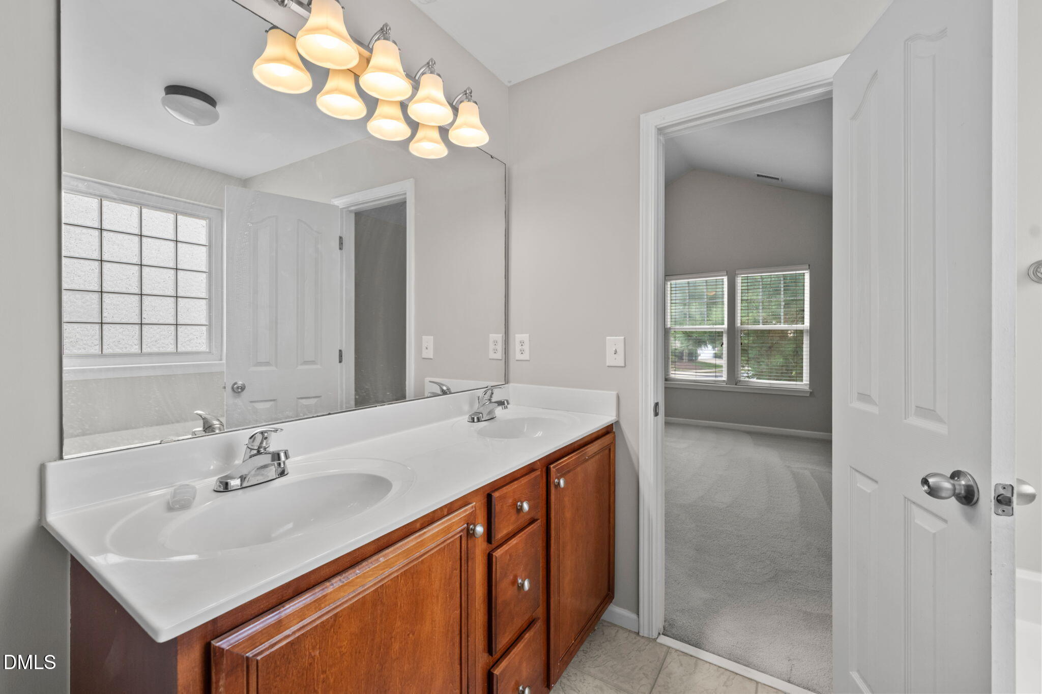 101 Courts Garden Way Property Photo 37