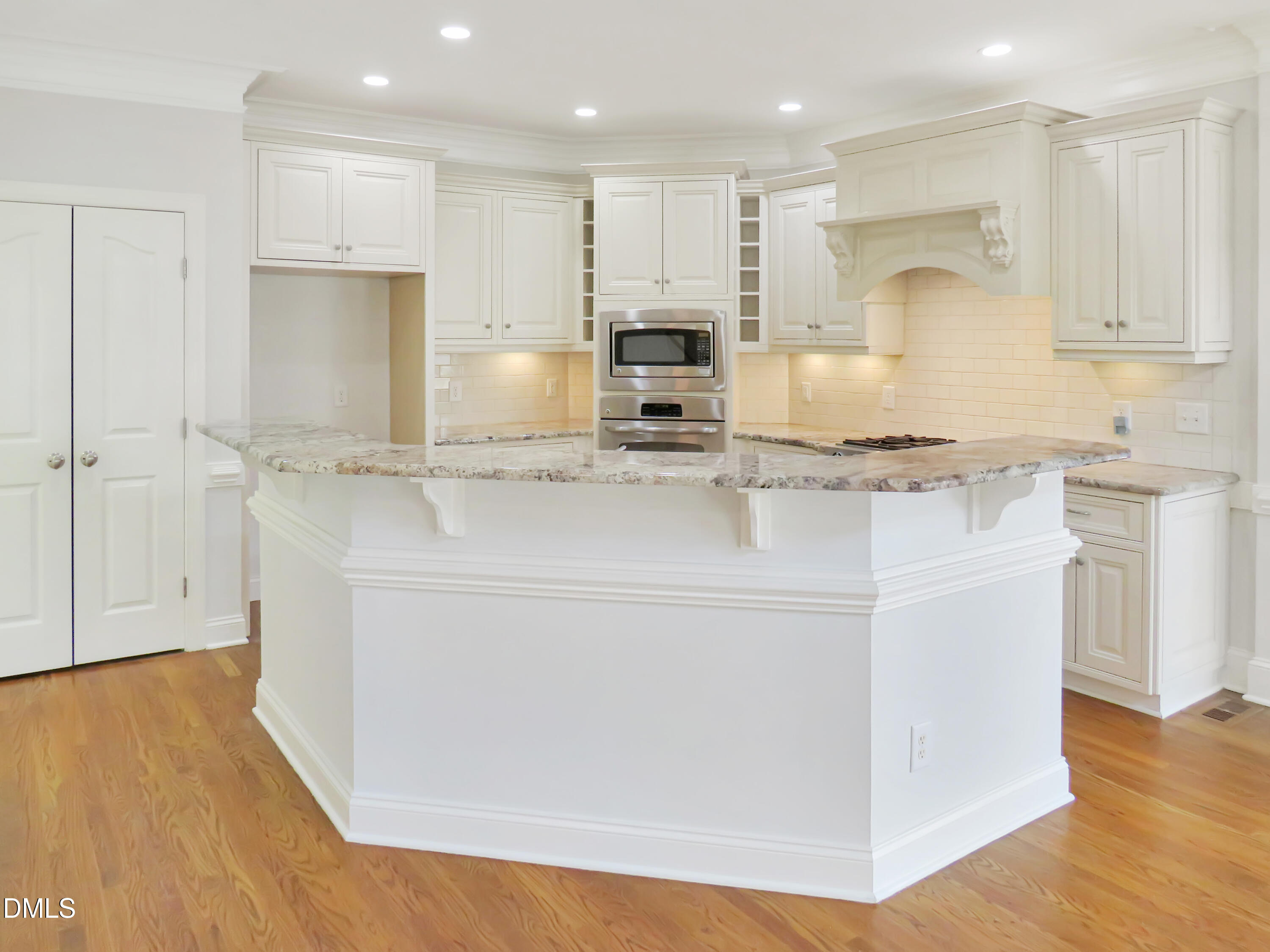 1605 Green Oaks Parkway Property Photo 8