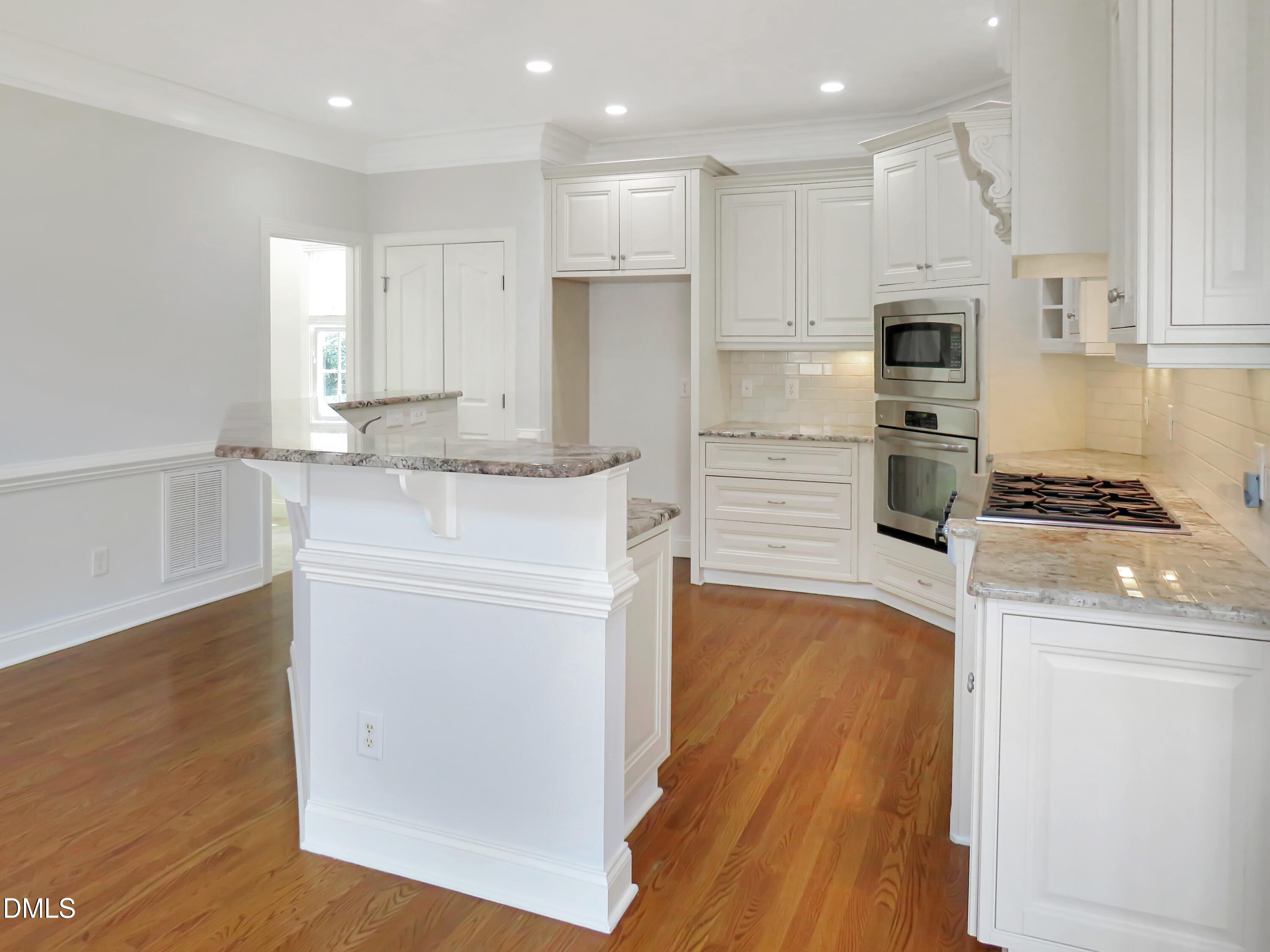 1605 Green Oaks Parkway Property Photo 9
