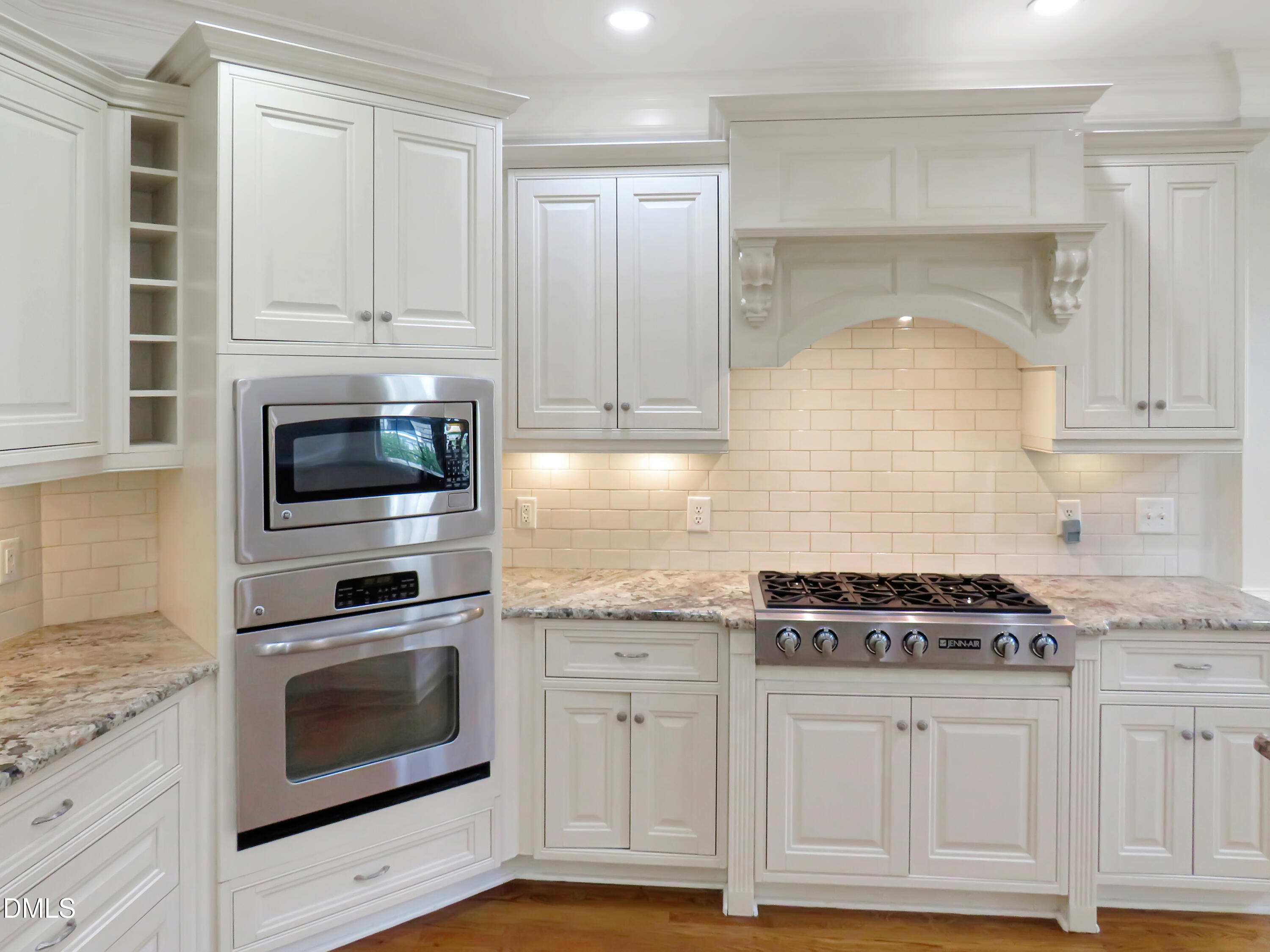 1605 Green Oaks Parkway Property Photo 11
