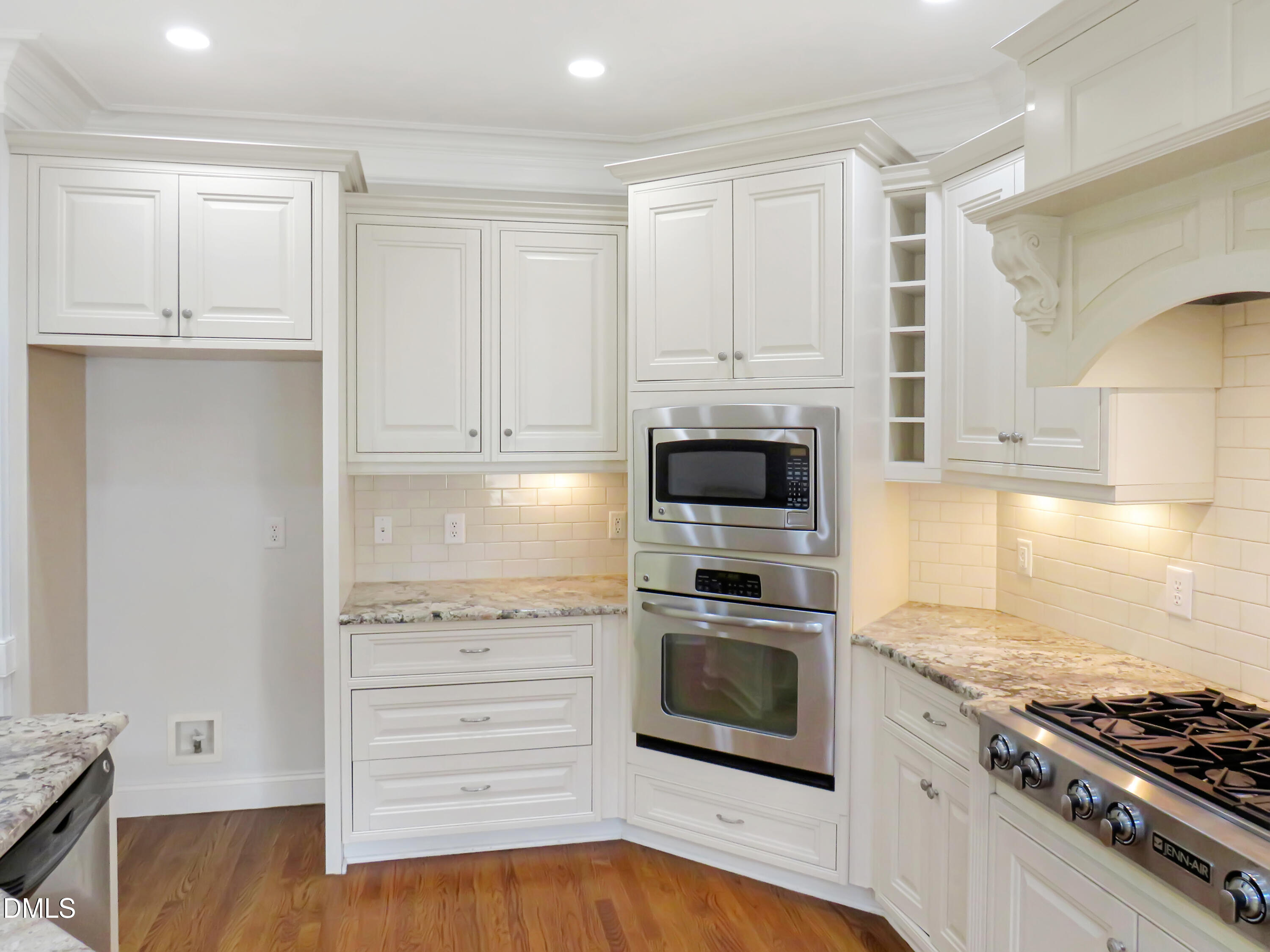 1605 Green Oaks Parkway Property Photo 12
