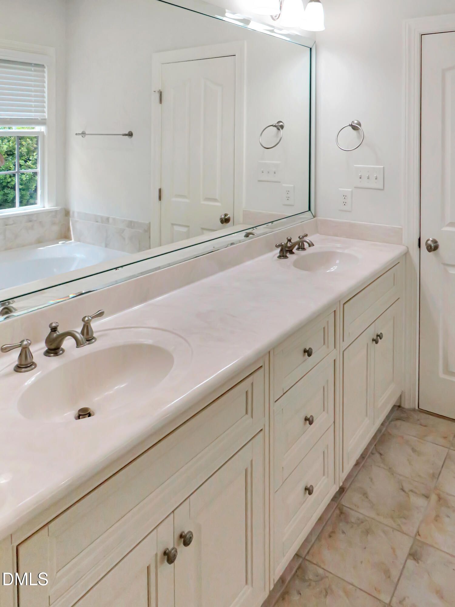 1605 Green Oaks Parkway Property Photo 18