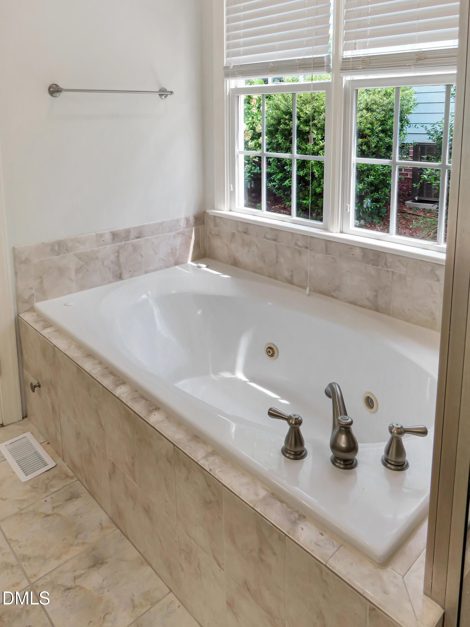1605 Green Oaks Parkway Property Photo 19