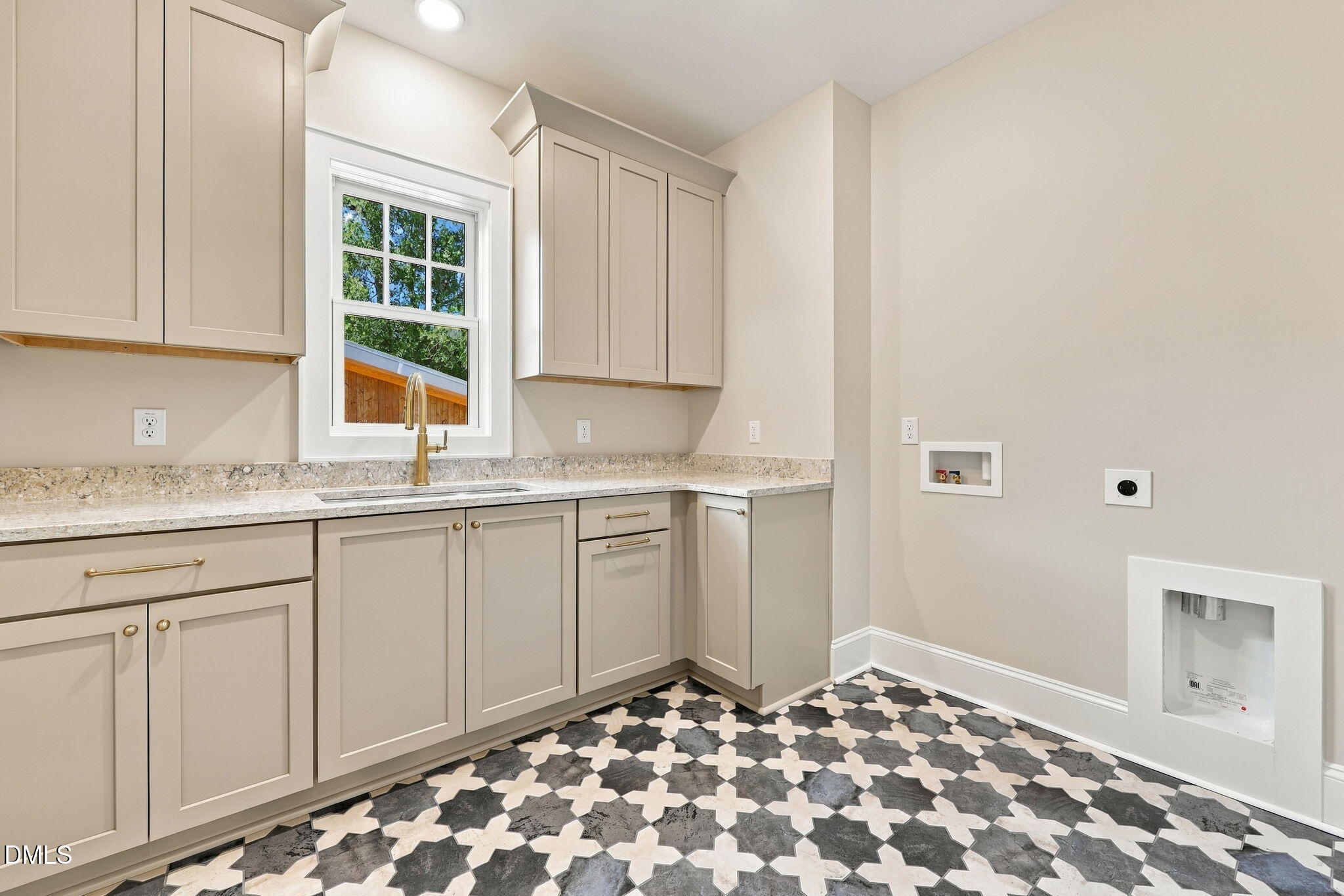 2702 N Mayview Road Property Photo 40