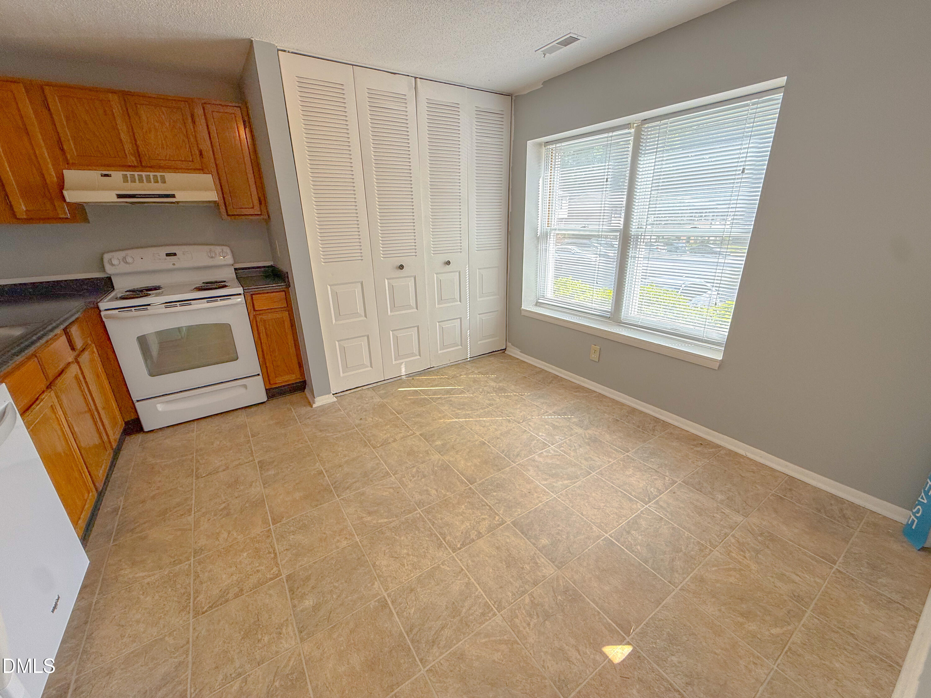 7718 Kelley Court Property Photo 3