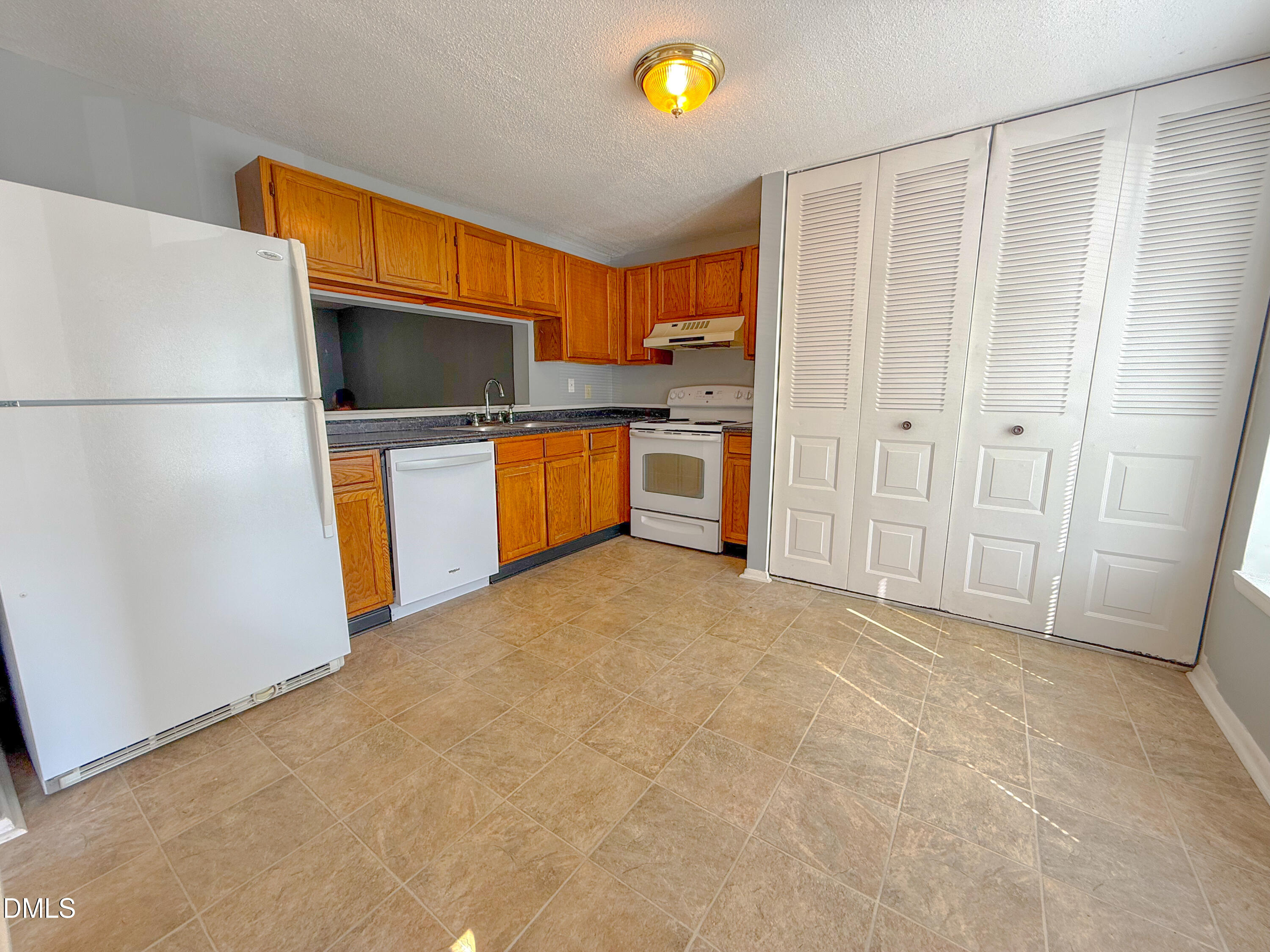 7718 Kelley Court Property Photo 4