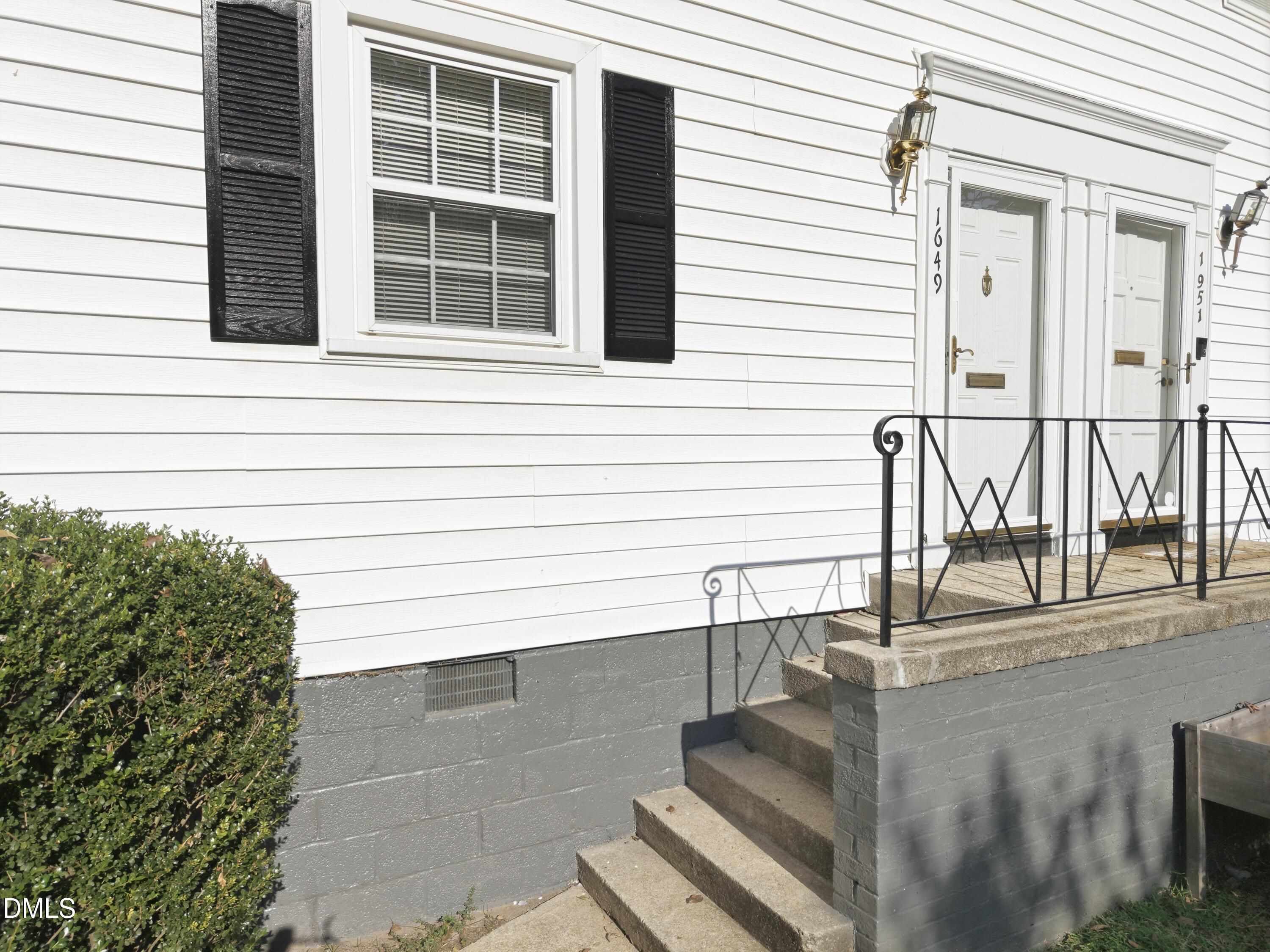 1649 Sutton Drive Property Photo 3
